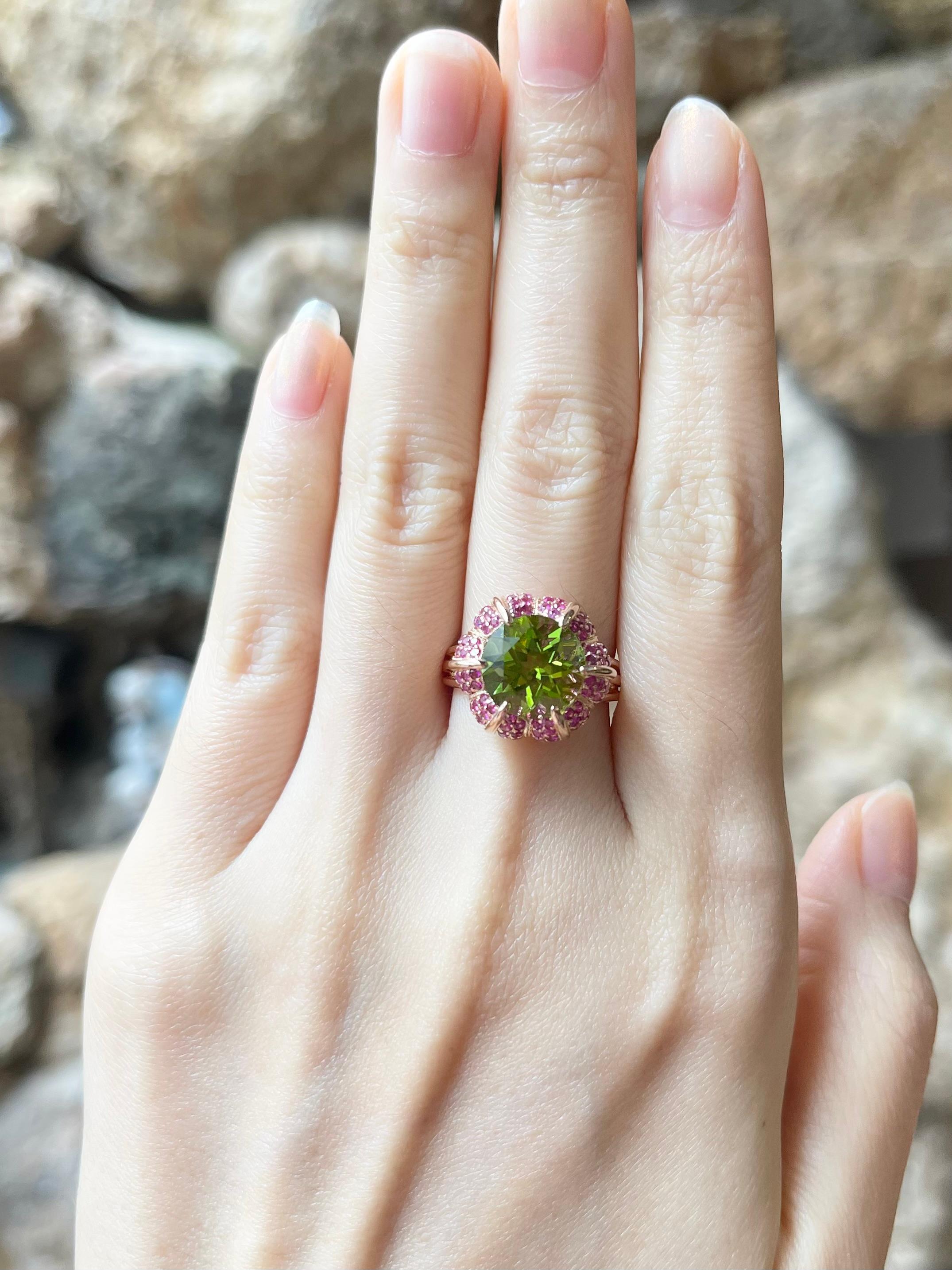 Peridot 3.75 carats with Pink Sapphire 0.97 carat Ring set in 18K Rose Gold Settings

Width:  1.4 cm 
Length: 1.4 cm
Ring Size: 52
Total Weight: 6.67 grams

