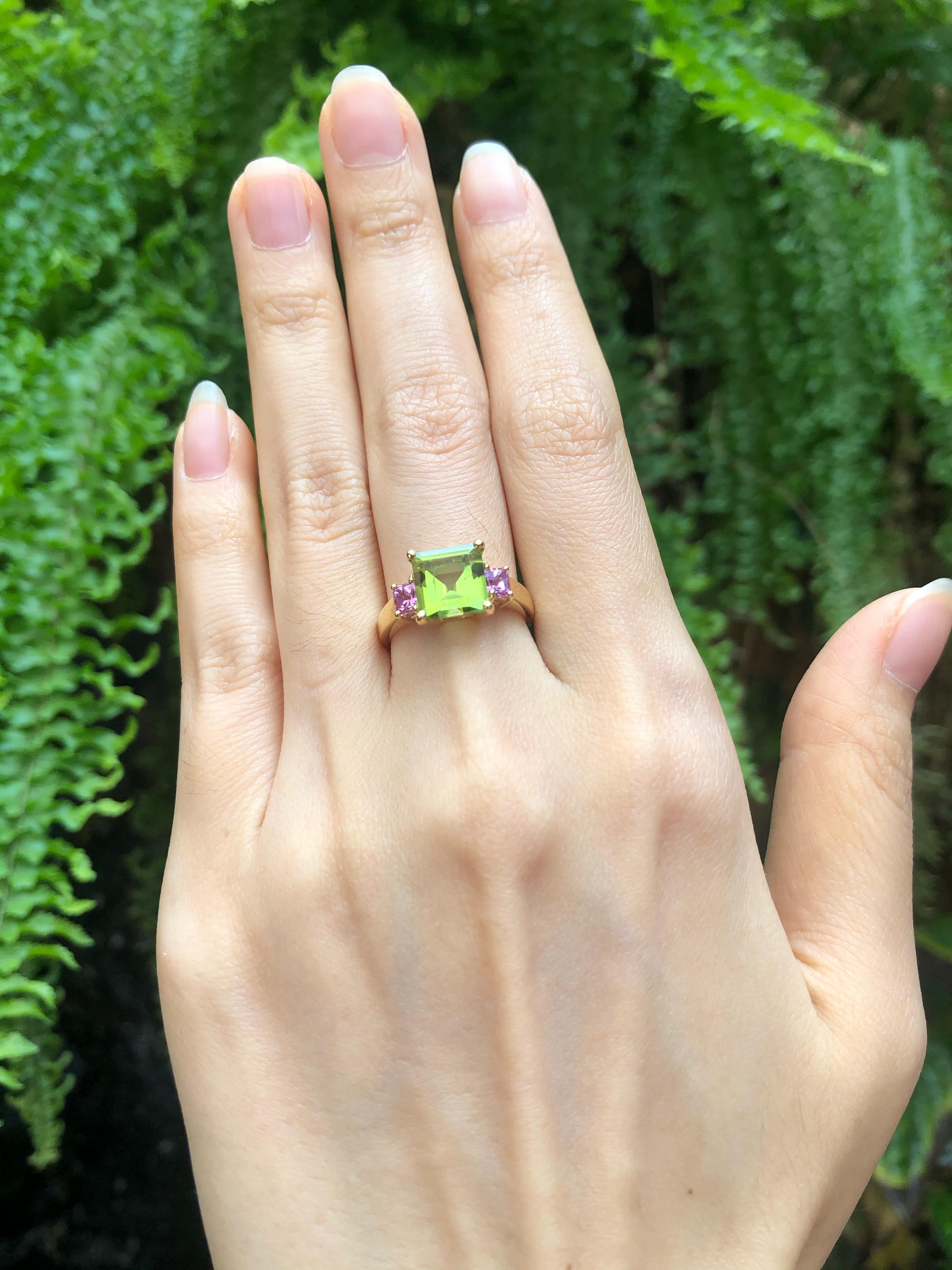 Peridot 2.65 carats with Pink Sapphire 0.59 carat Rose Gold Settings

Width: 1.4 cm
Length: 0.8 cm 
Ring Size: 51

