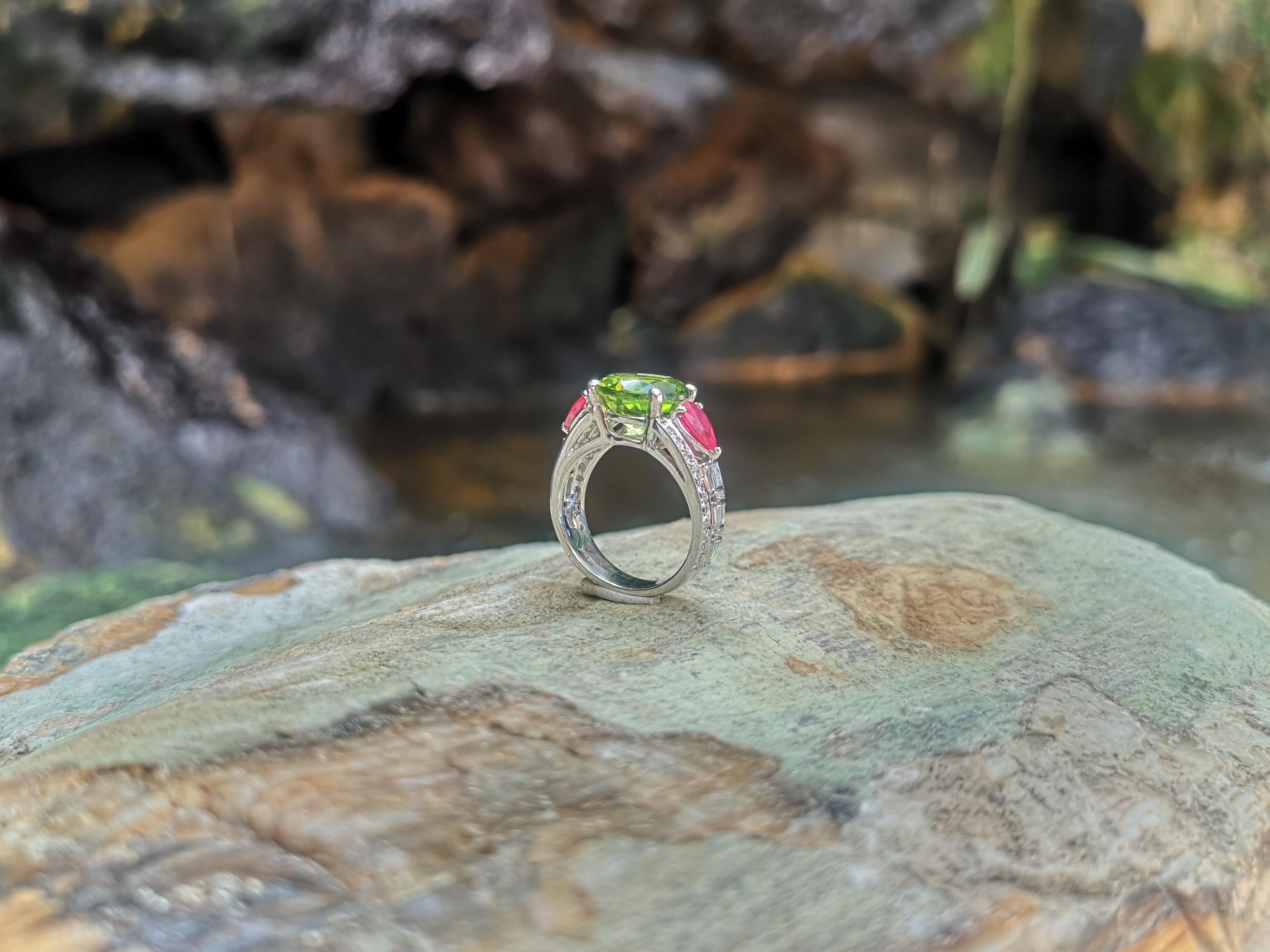 Peridot with Ruby and Diamond Ring Set in 18 Karat White Gold Settings In New Condition For Sale In Bangkok, TH