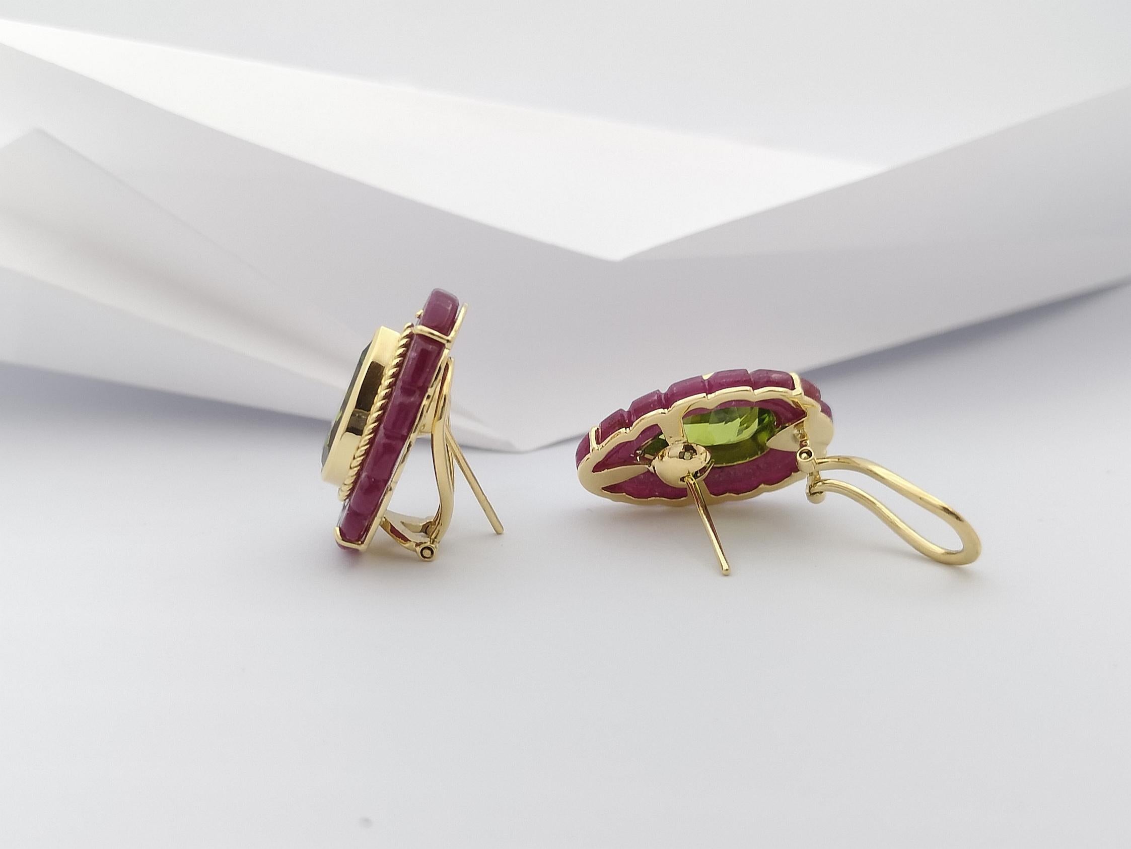 Peridot with Ruby Earrings Set in 18 Karat Gold Settings In New Condition For Sale In Bangkok, TH