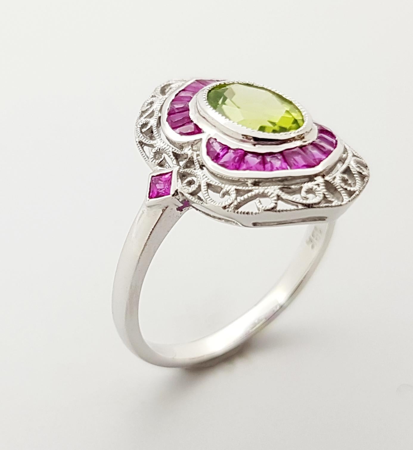 Peridot with Ruby Ring Set in 18 Karat White Gold Settings In New Condition For Sale In Bangkok, TH