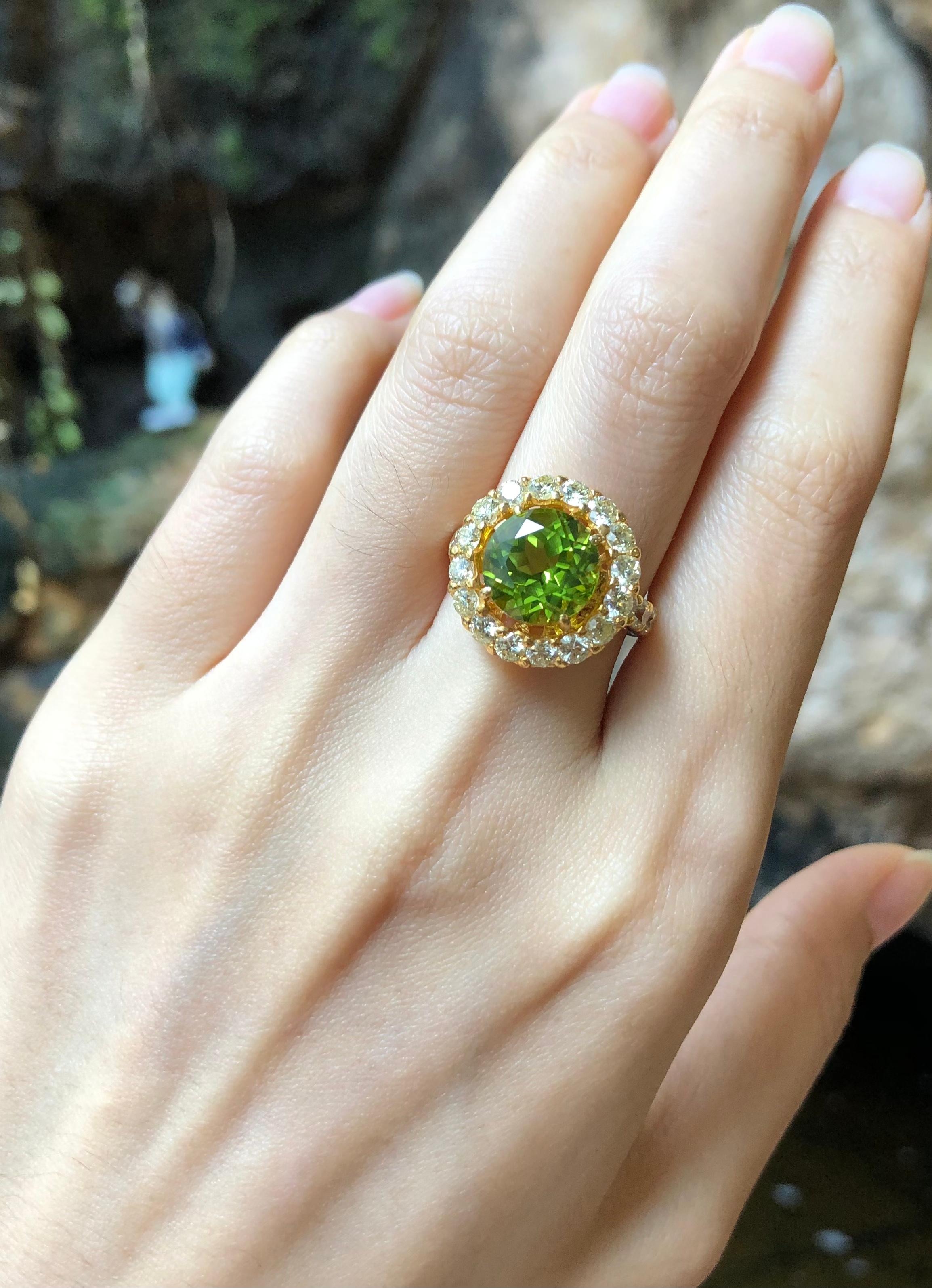 Contemporary Peridot with Yellow Diamond Ring Set in 18 Karat Gold Settings For Sale