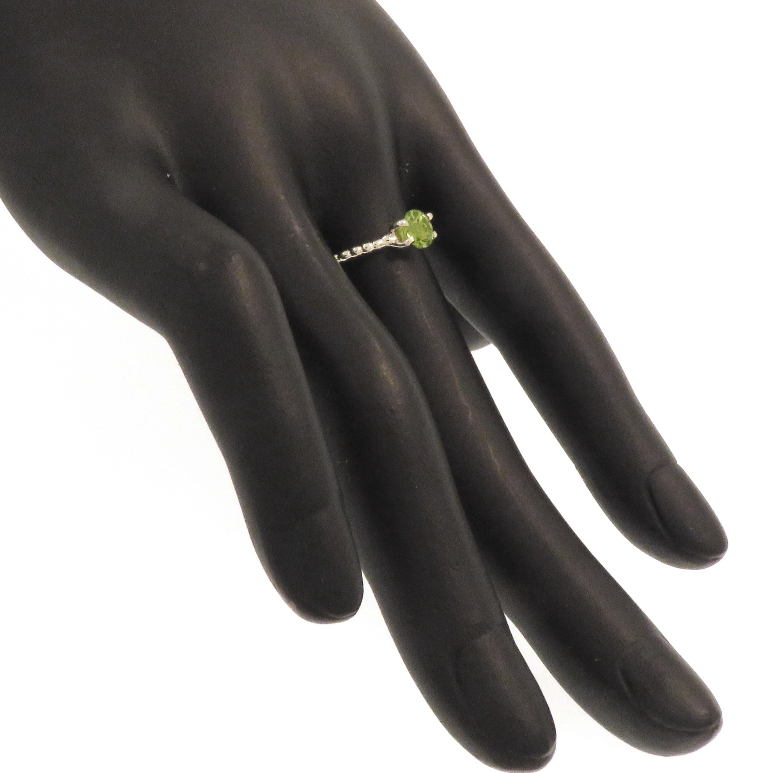 Peridot Withe Gold Stacking Ring Handcrafted in Italy by Botta Gioielli In New Condition In Milano, IT