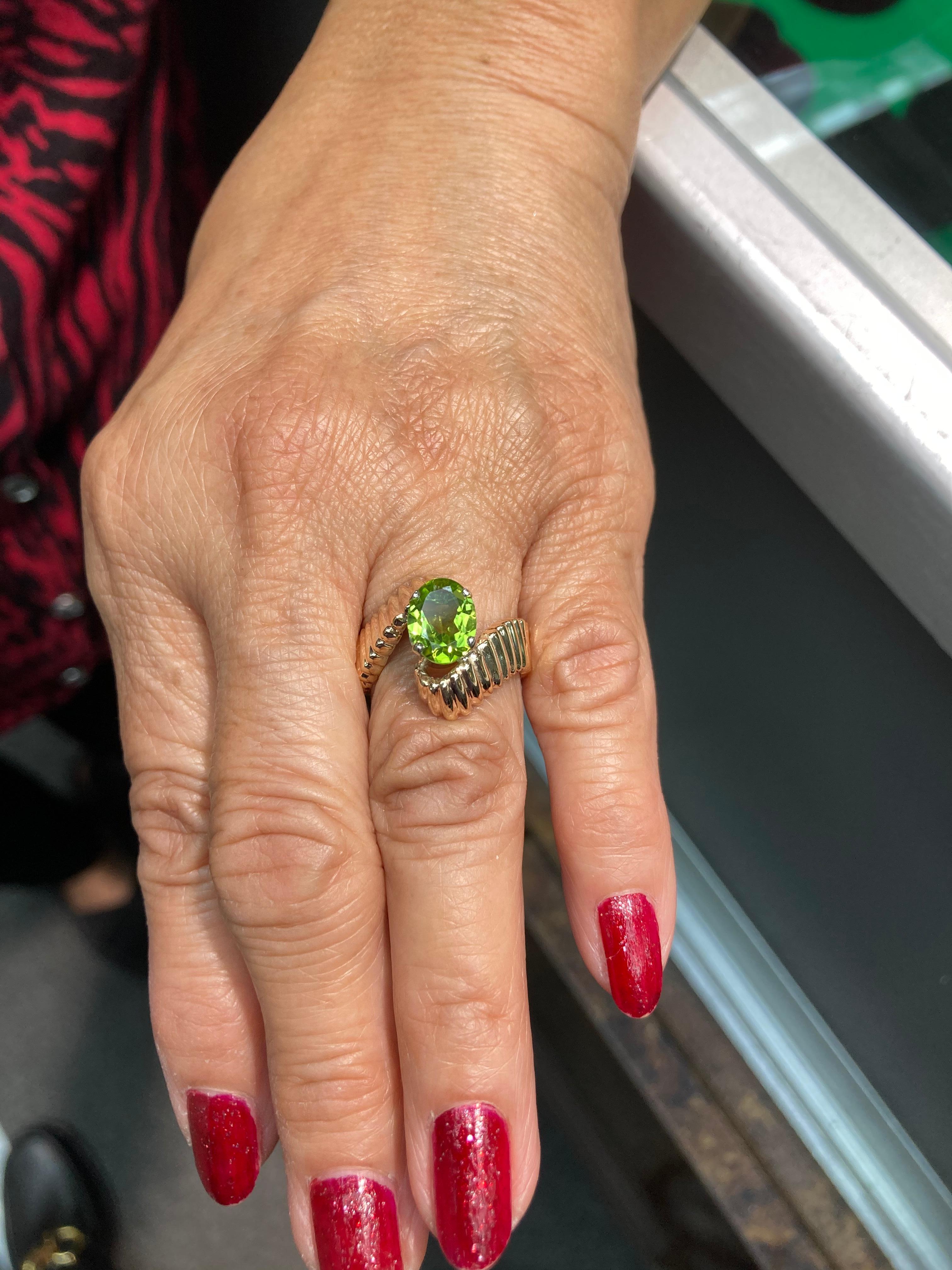 Women's Peridot Yellow Gold Solitaire Ring For Sale