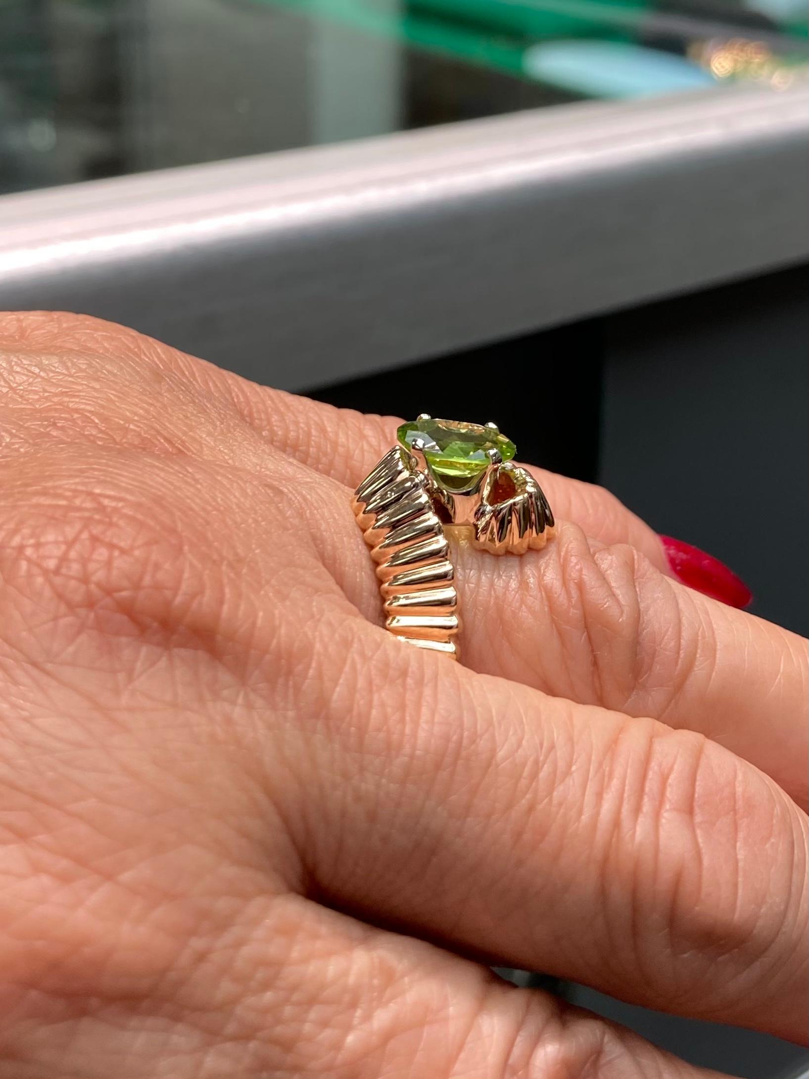 Women's Peridot Yellow Gold Solitaire Ring For Sale