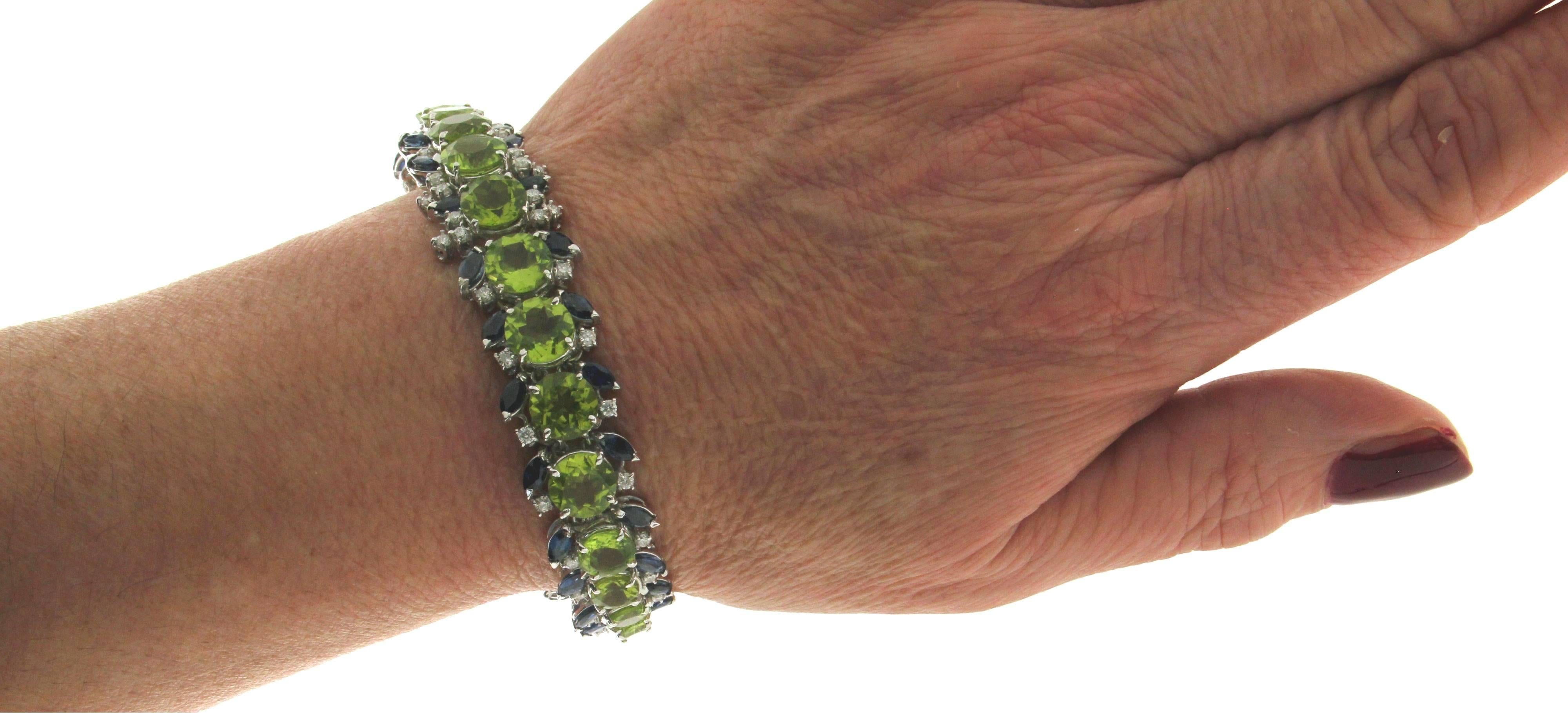 Peridot 18 Karat White Gold Diamonds and Sapphires Cuff Bracelet 4