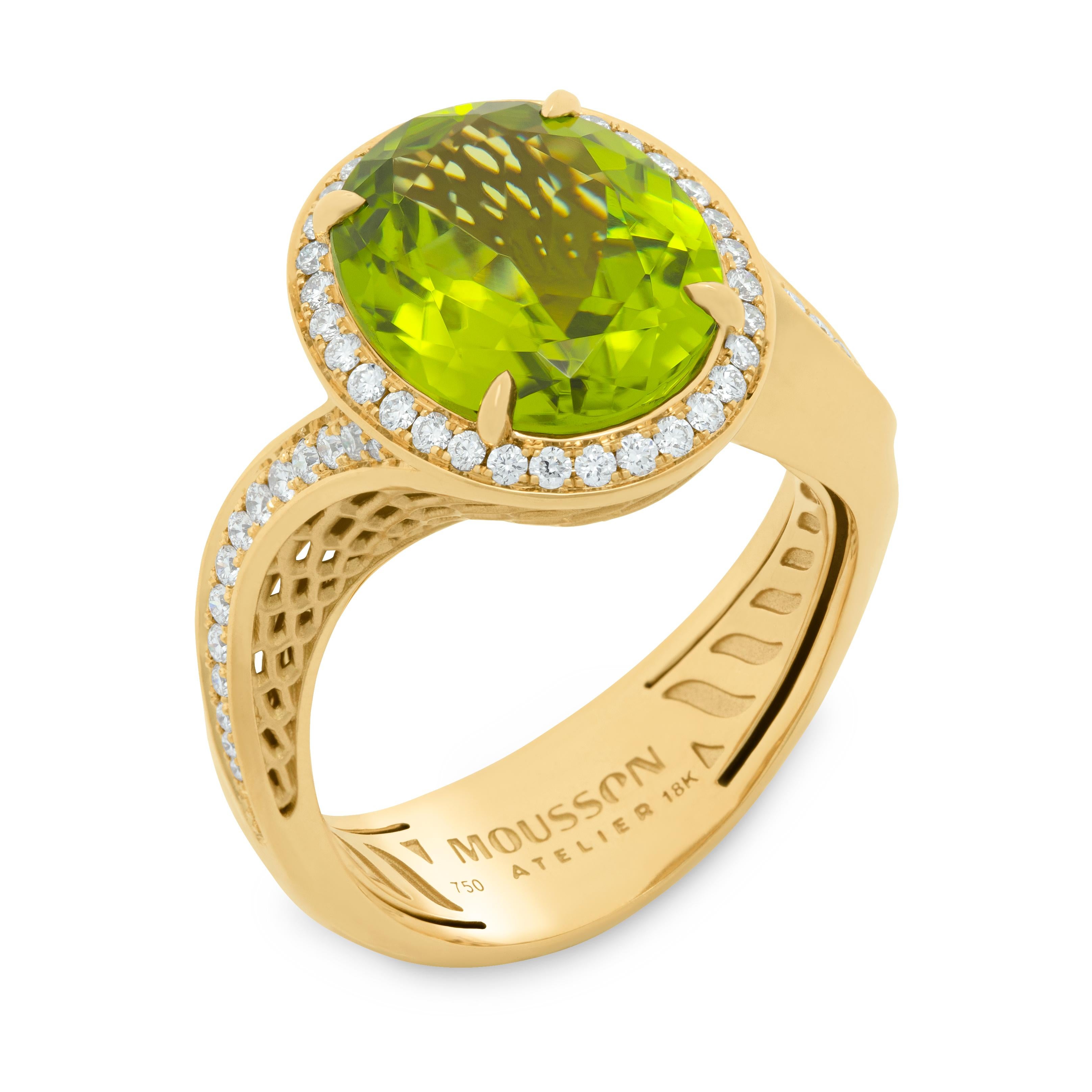 Peridots Diamonds 18 Karat Yellow Gold New Classic Suite
We have published a series of new Rings and Earrings with the same idea but with different details. Introducing a Suite crafted from 18 Karat Yellow Gold, which in company with Peridots and