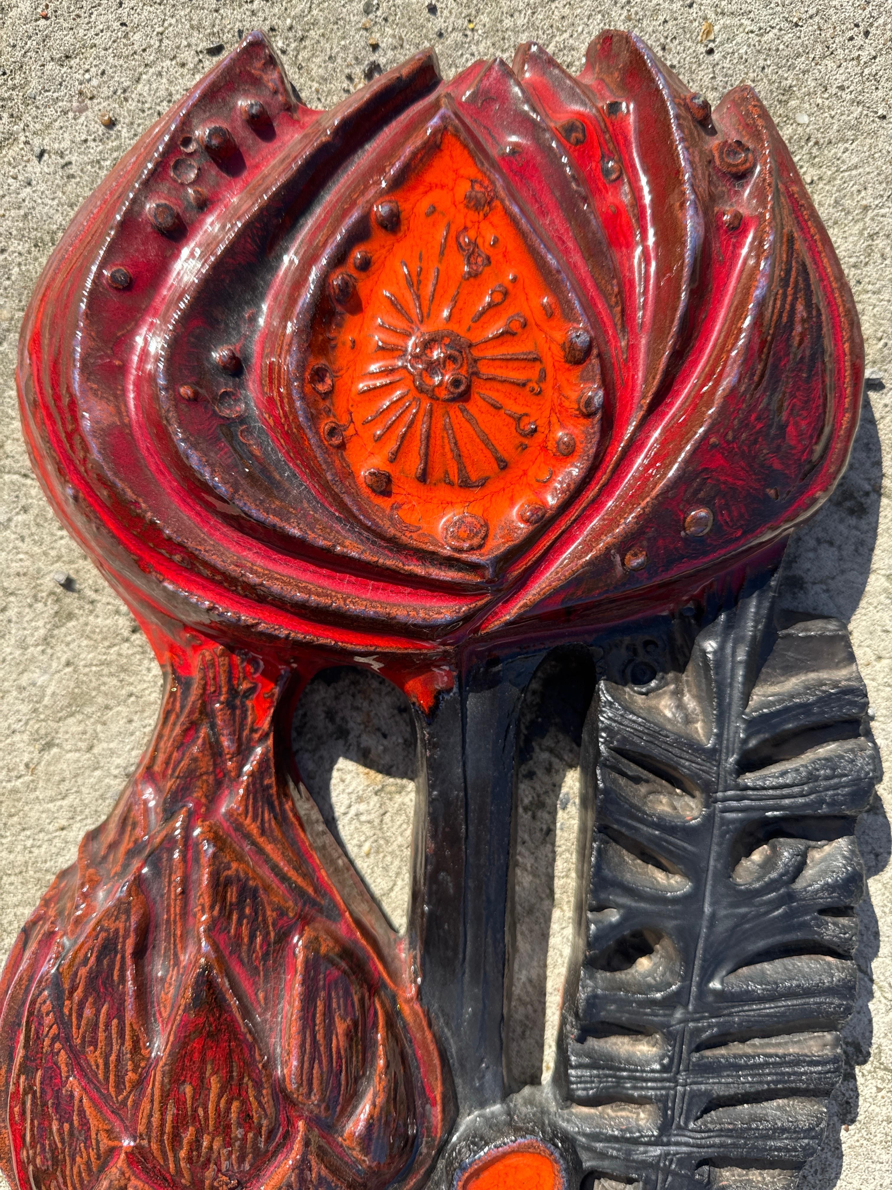 Fait main Perignem, sculpture murale en céramique représentant une fleur, années 1960 en vente
