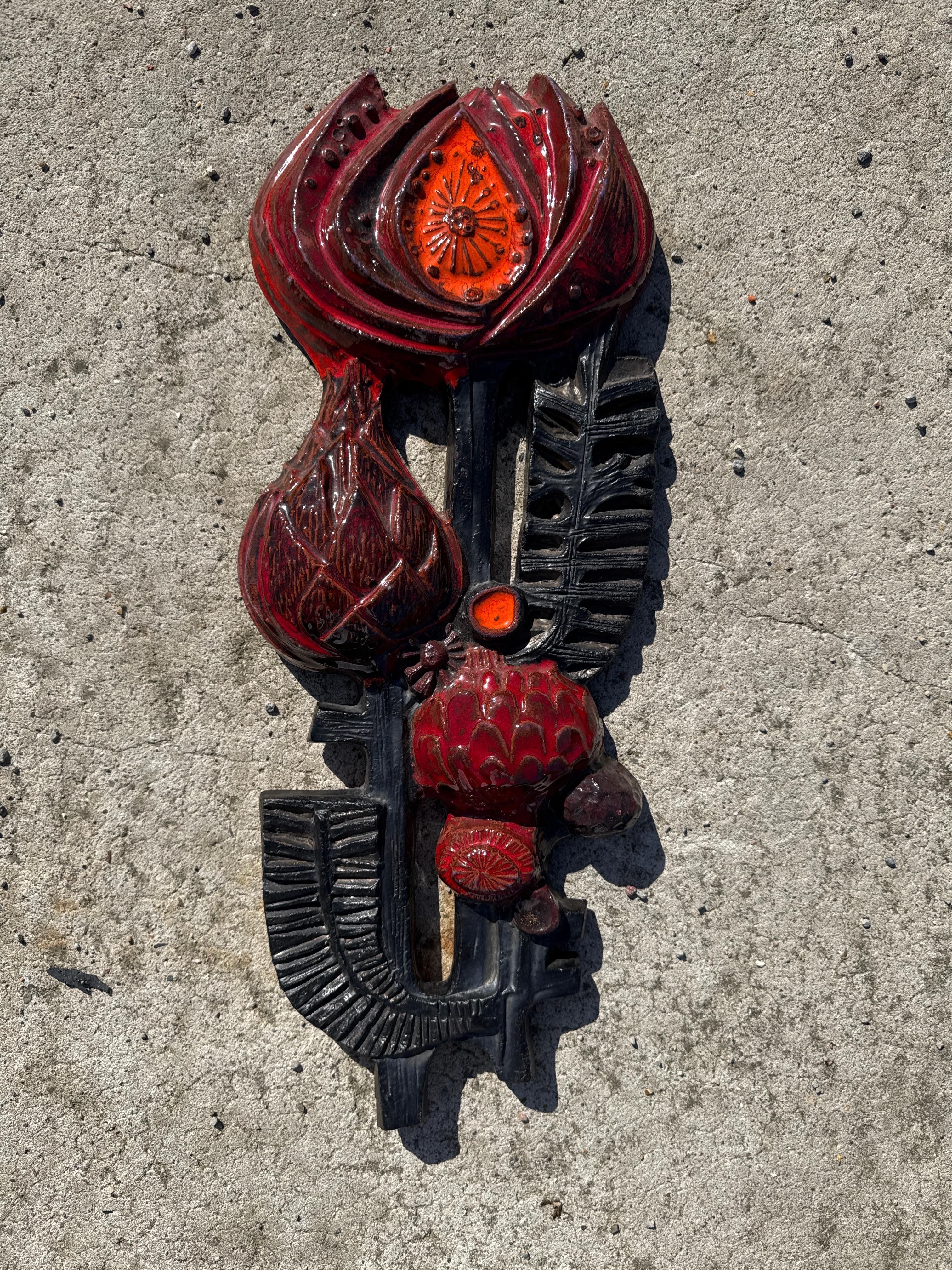 Milieu du XXe siècle Perignem, sculpture murale en céramique représentant une fleur, années 1960 en vente