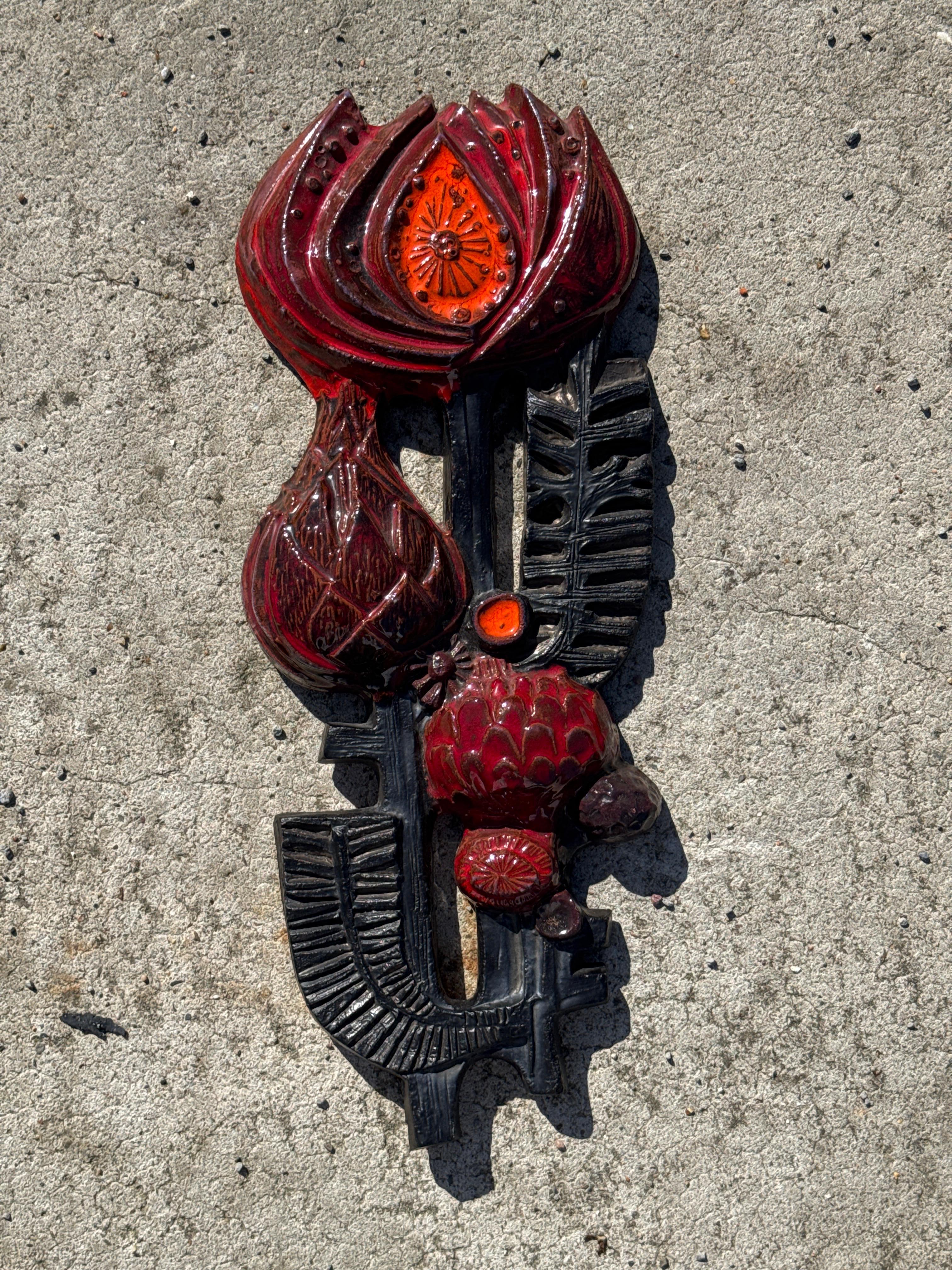 Céramique Perignem, sculpture murale en céramique représentant une fleur, années 1960 en vente