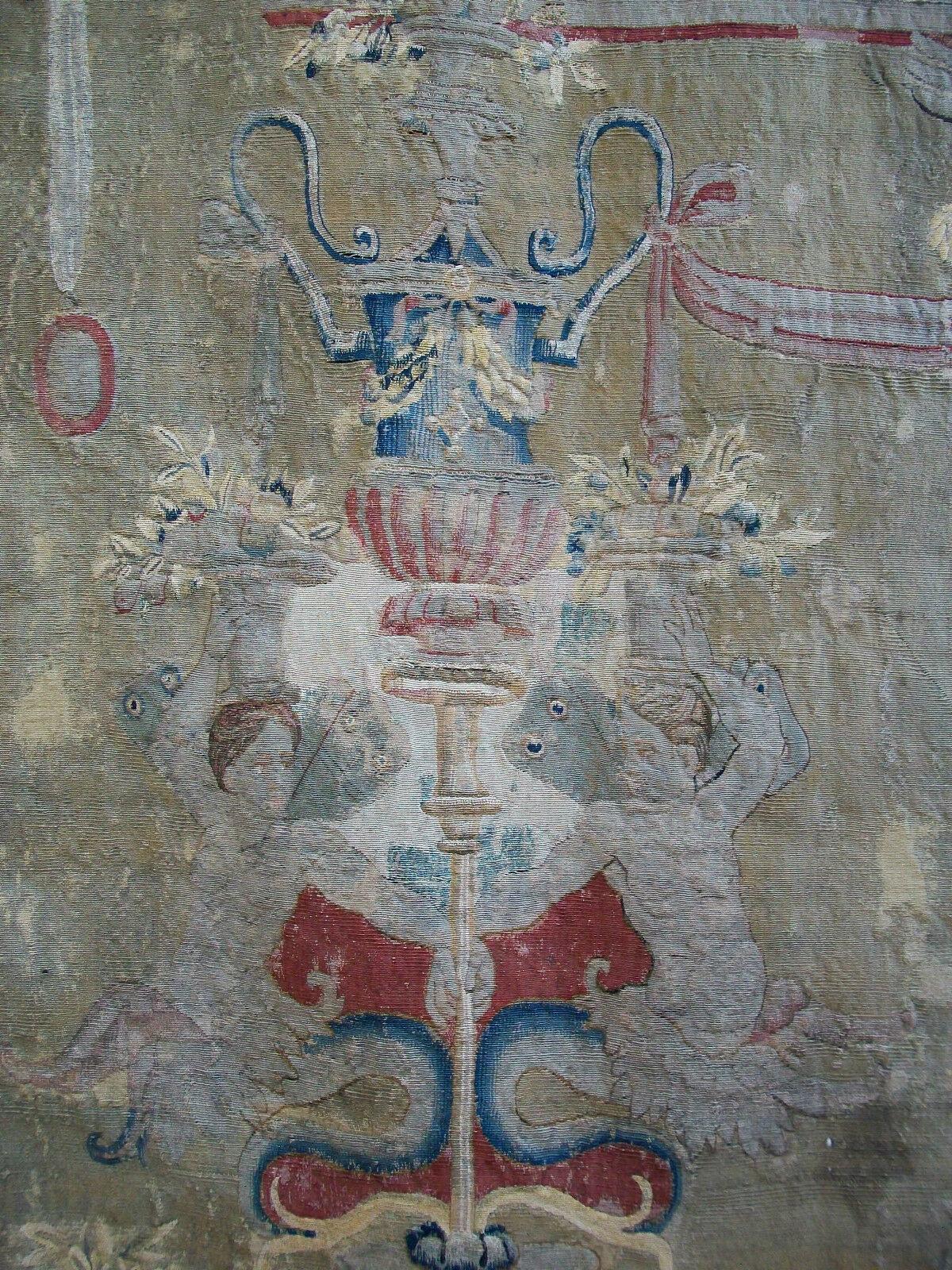 PERINODEL VAGA „Nach“, bedeutender flämischer Groteske-Wandteppich, um 1550 (Belgisch) im Angebot