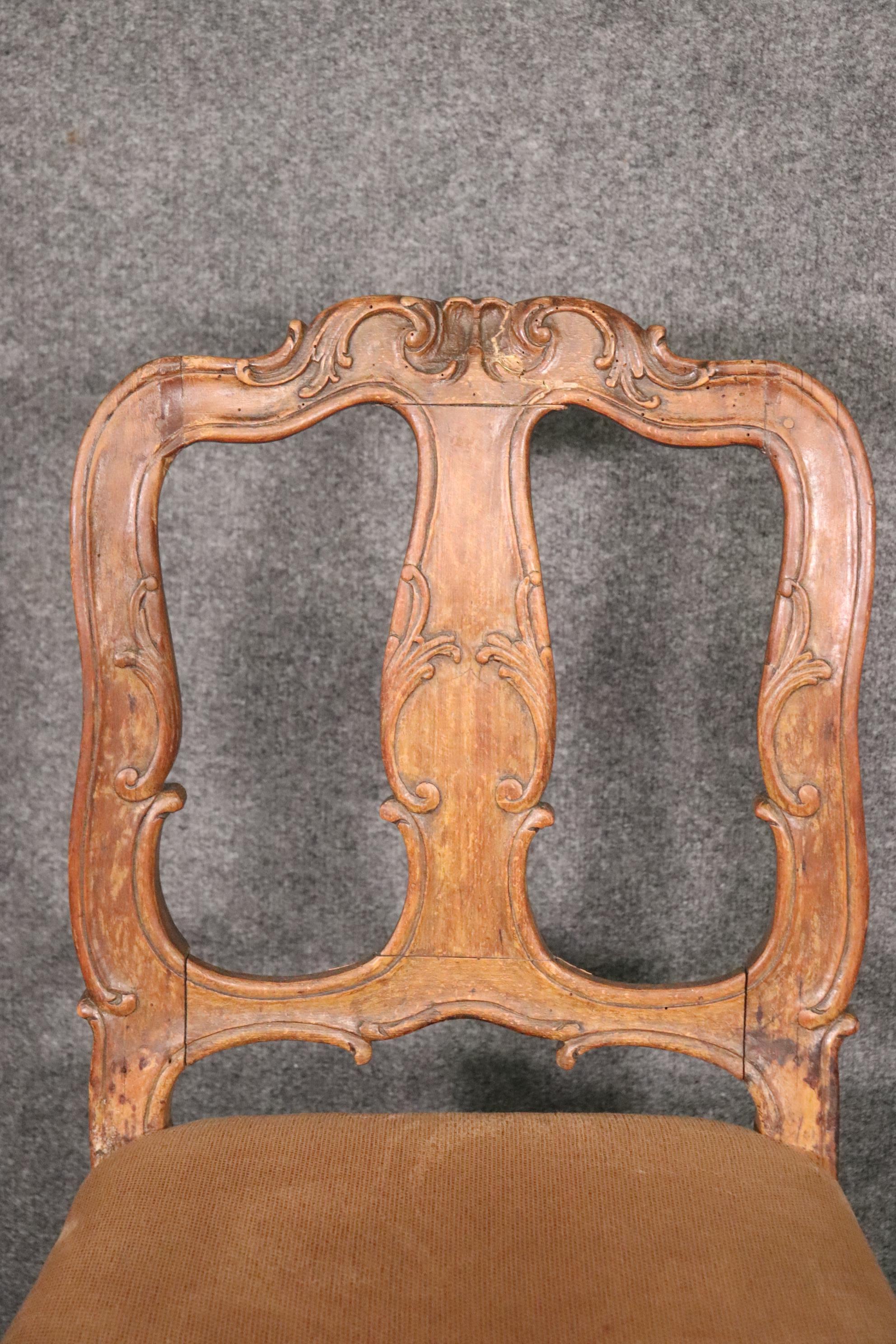 Period 1770s Era Italian Provincial Walnut Desk or Vanity Chair For Sale 5