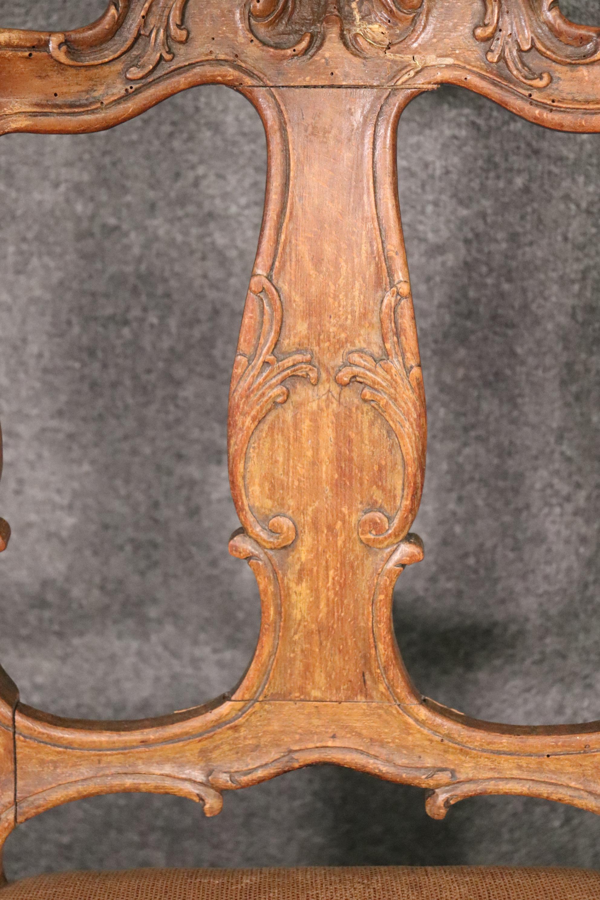 Period 1770s Era Italian Provincial Walnut Desk or Vanity Chair For Sale 6