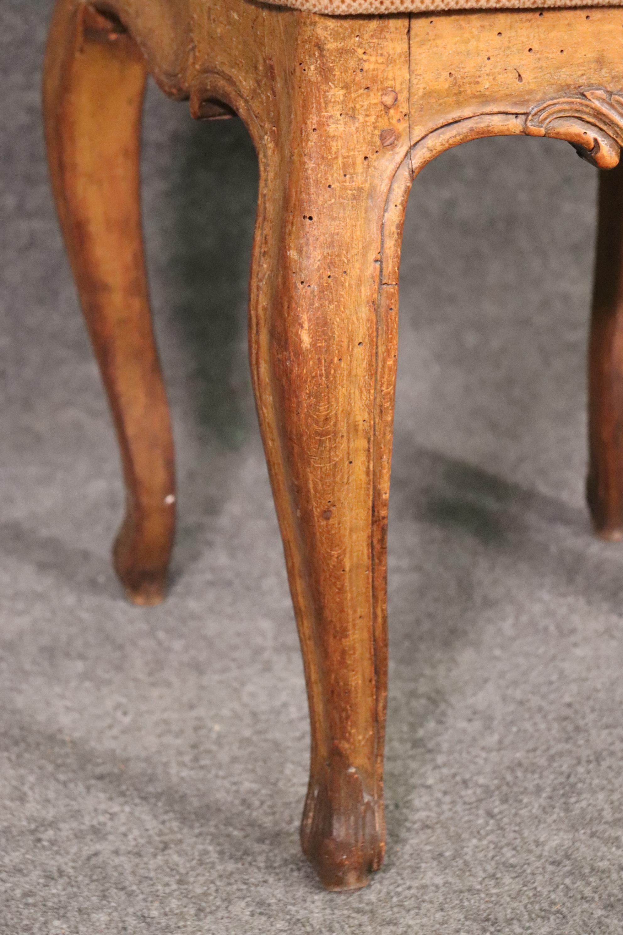 Period 1770s Era Italian Provincial Walnut Desk or Vanity Chair For Sale 7