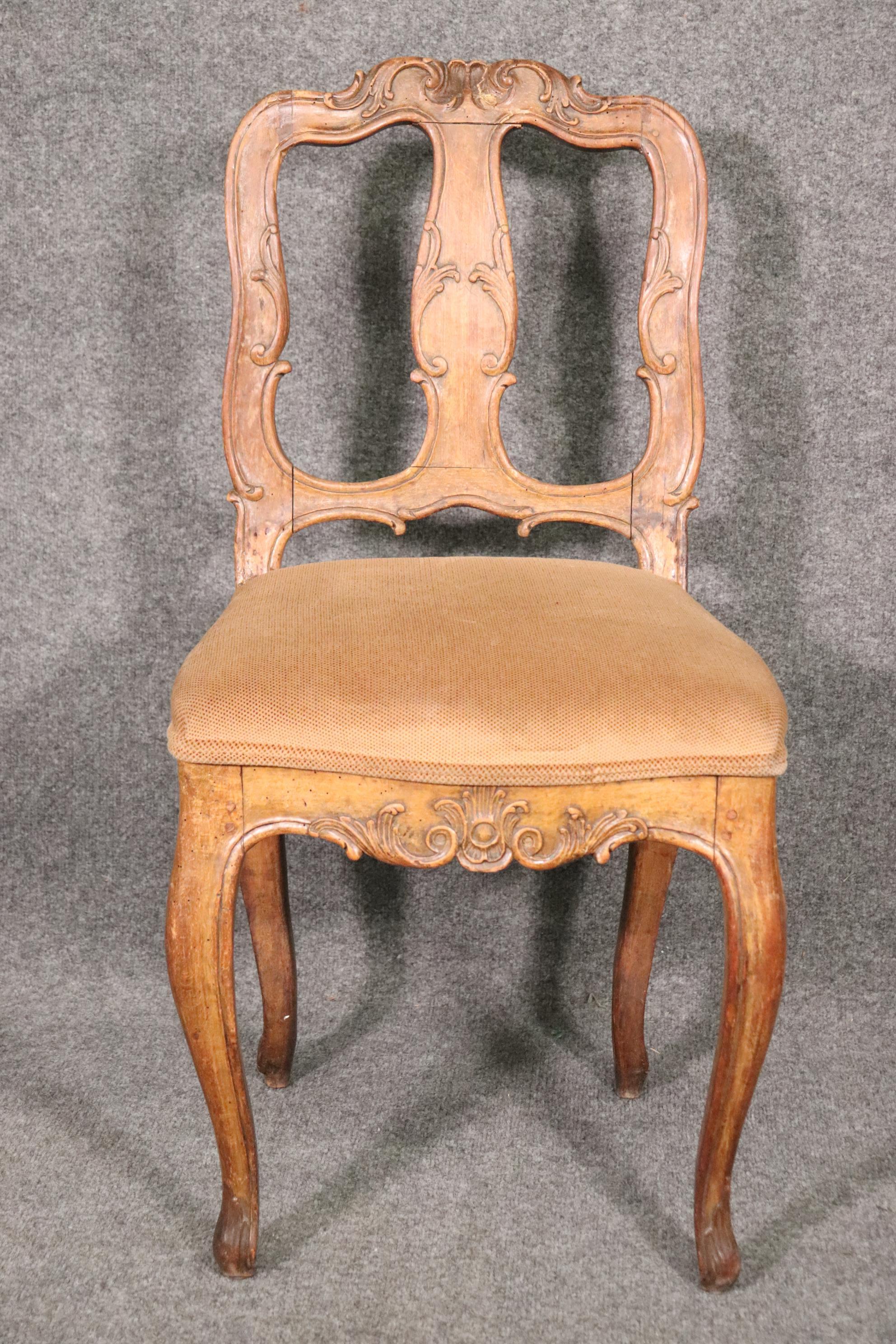 Period 1770s Era Italian Provincial Walnut Desk or Vanity Chair For Sale 1