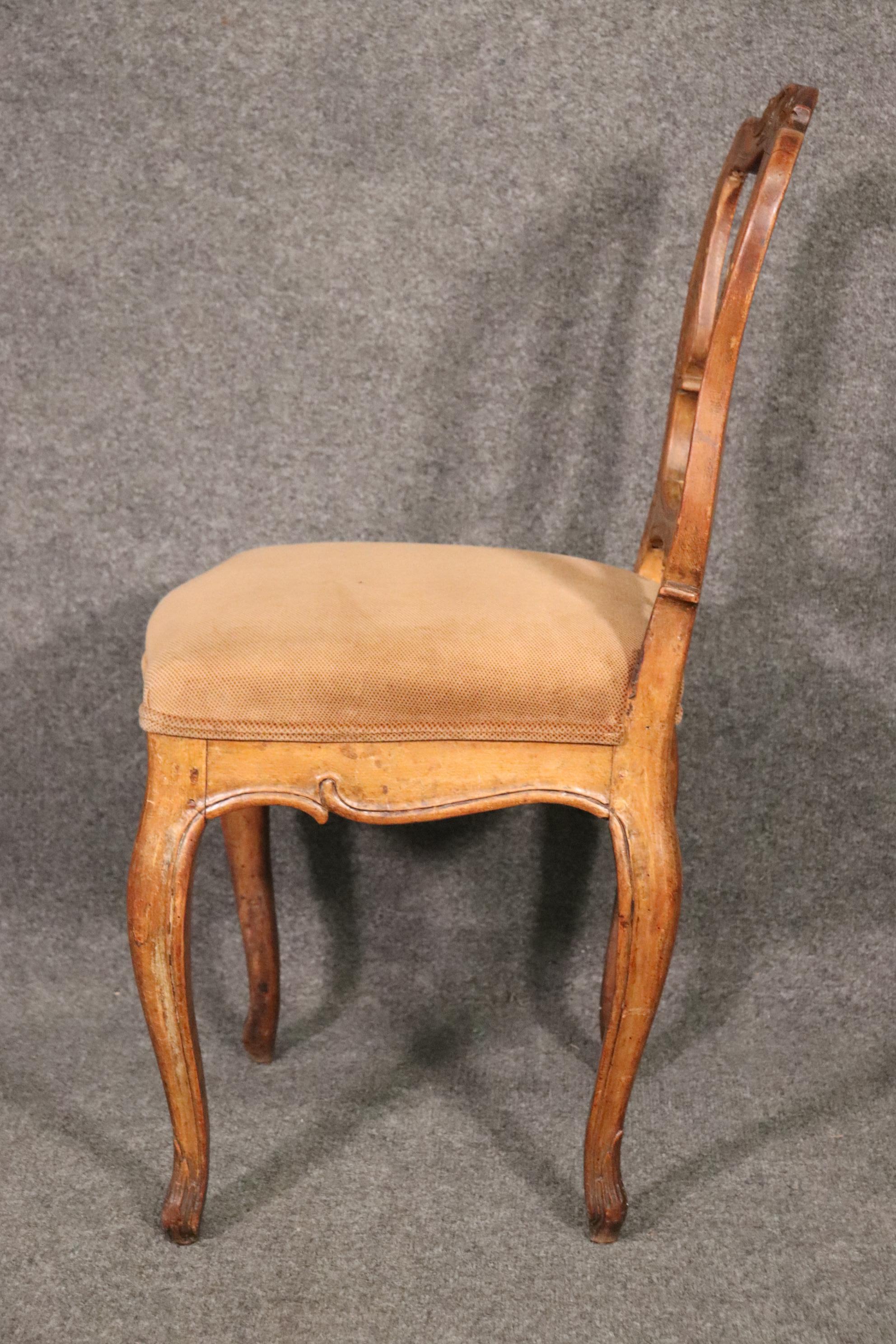 Period 1770s Era Italian Provincial Walnut Desk or Vanity Chair For Sale 2