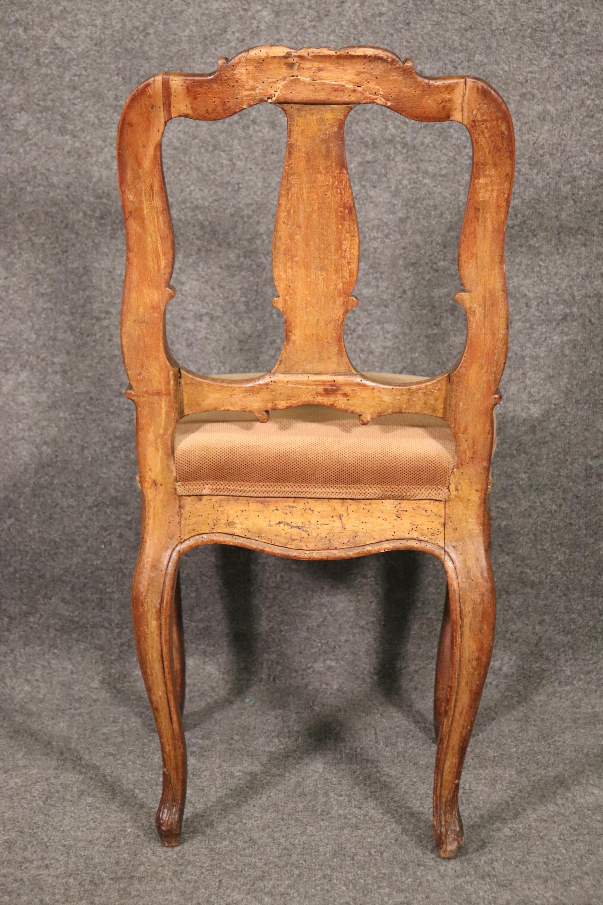 Period 1770s Era Italian Provincial Walnut Desk or Vanity Chair For Sale 3
