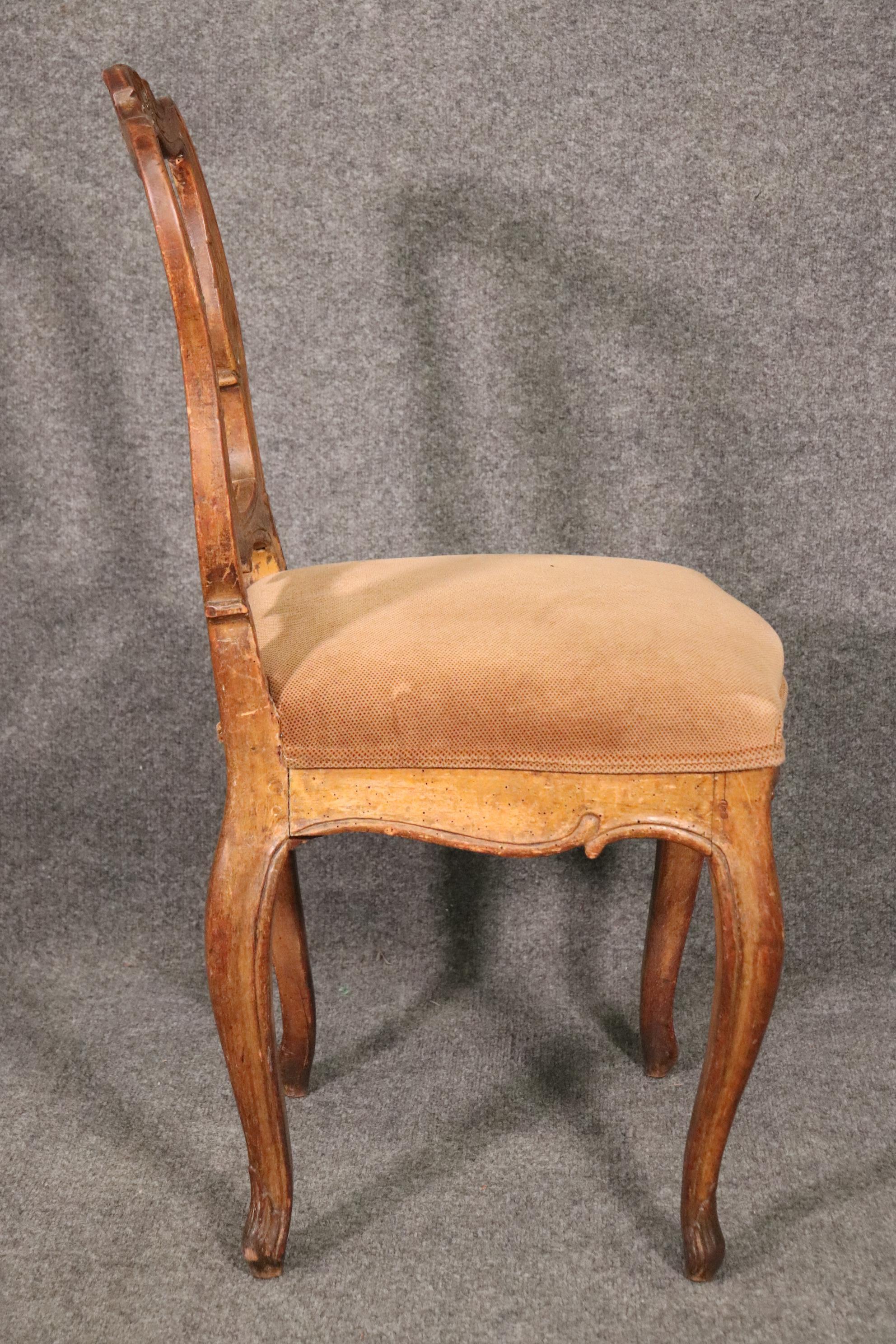 Period 1770s Era Italian Provincial Walnut Desk or Vanity Chair For Sale 4