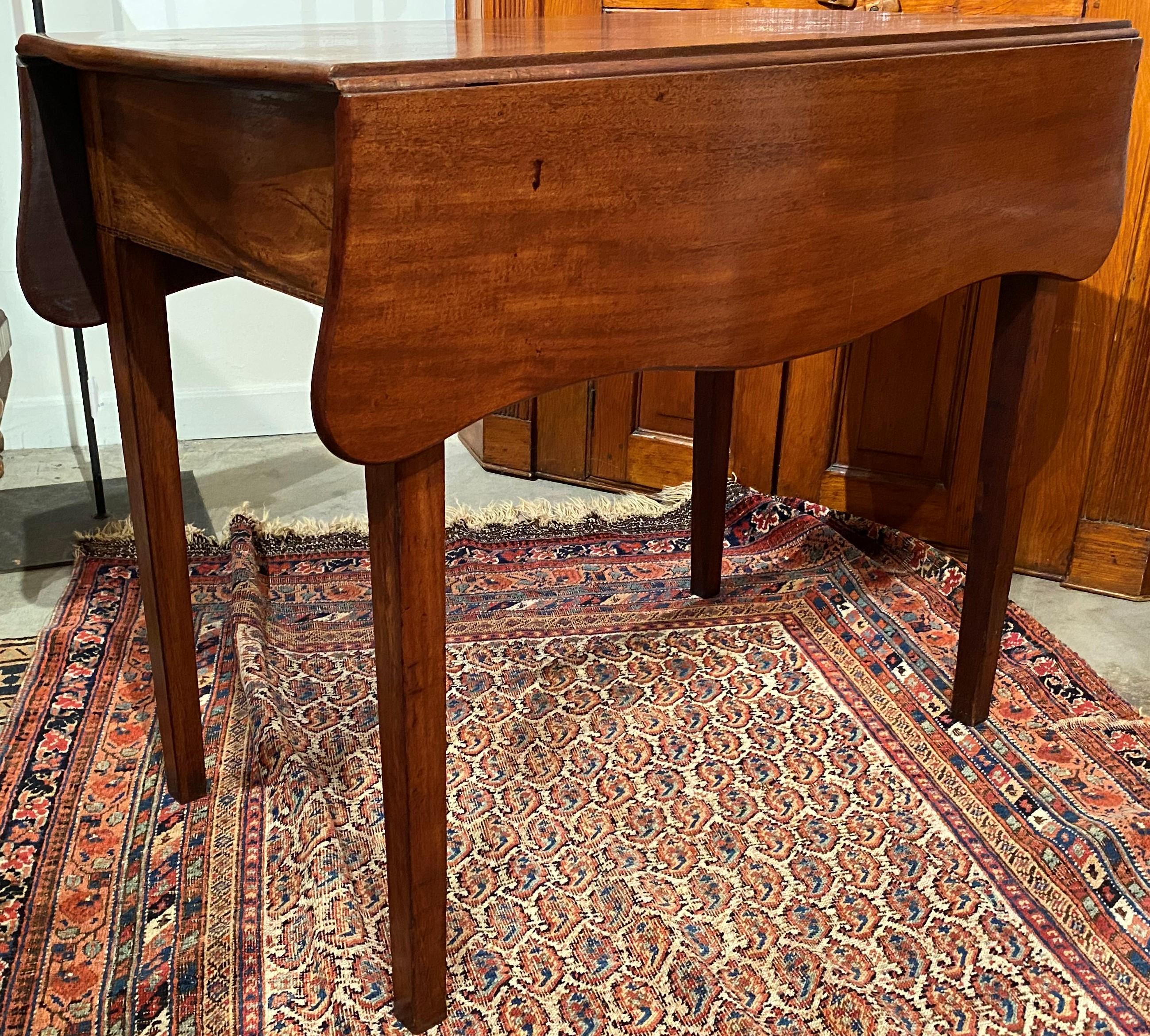 Hand-Crafted Period 18th Century Drop-Leaf Pembroke Table with Delicate Line Inlay