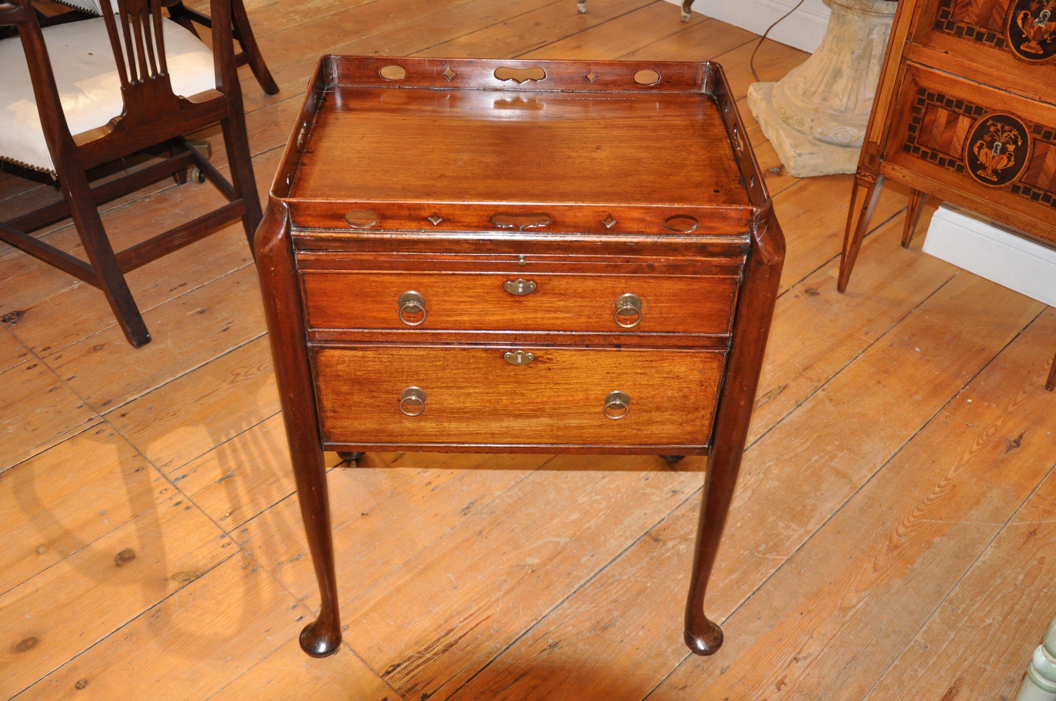 Period George II tray top chest or commode in walnut. Original handled gallery for carrying. Original brushing slide. Of the period 1740. Early formed legs. Drawers original. Only minor restoration. Would be carried to a gentleman for his morning