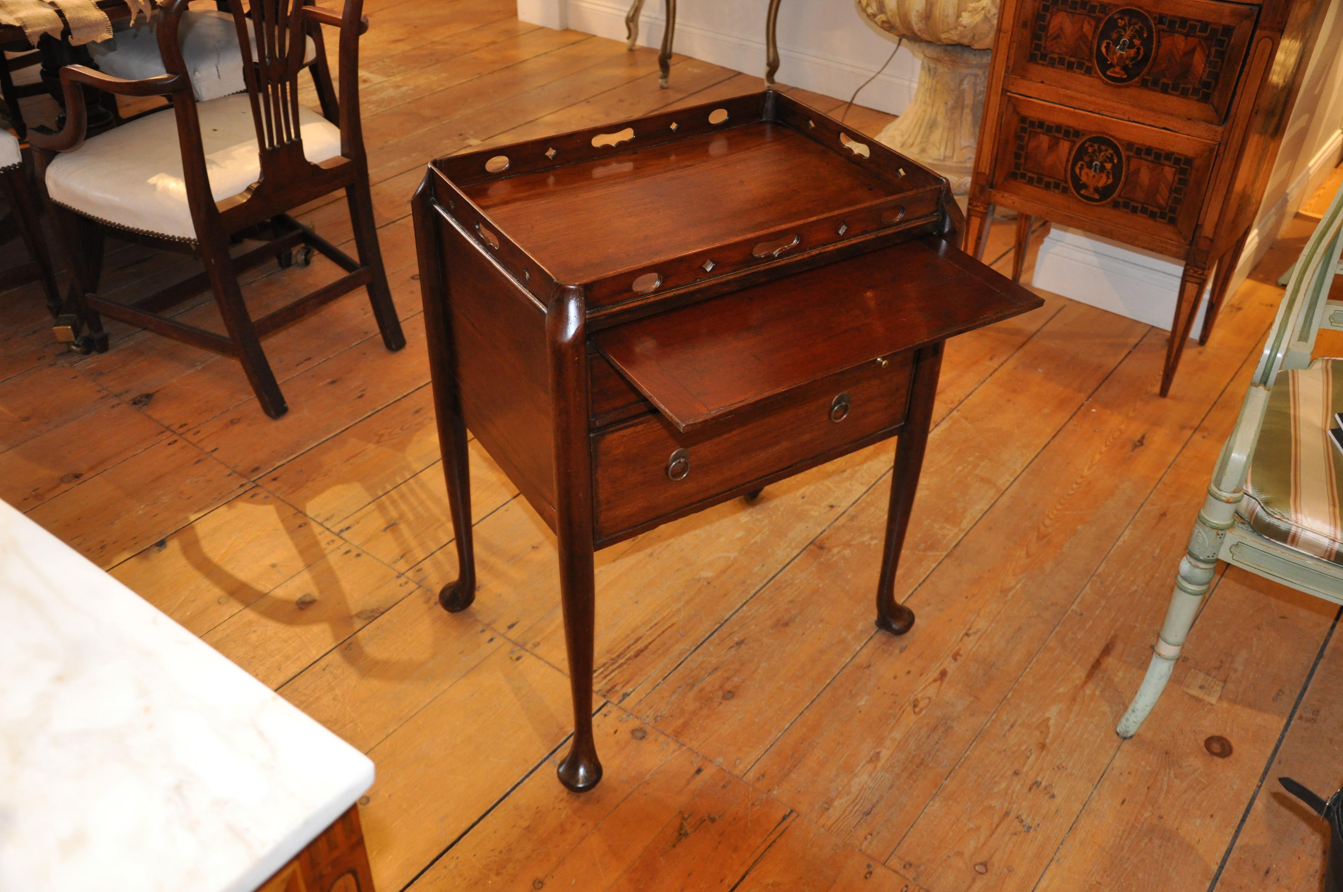 Period 18th Century Georgian Walnut Tray Top Chest In Good Condition For Sale In Essex, MA