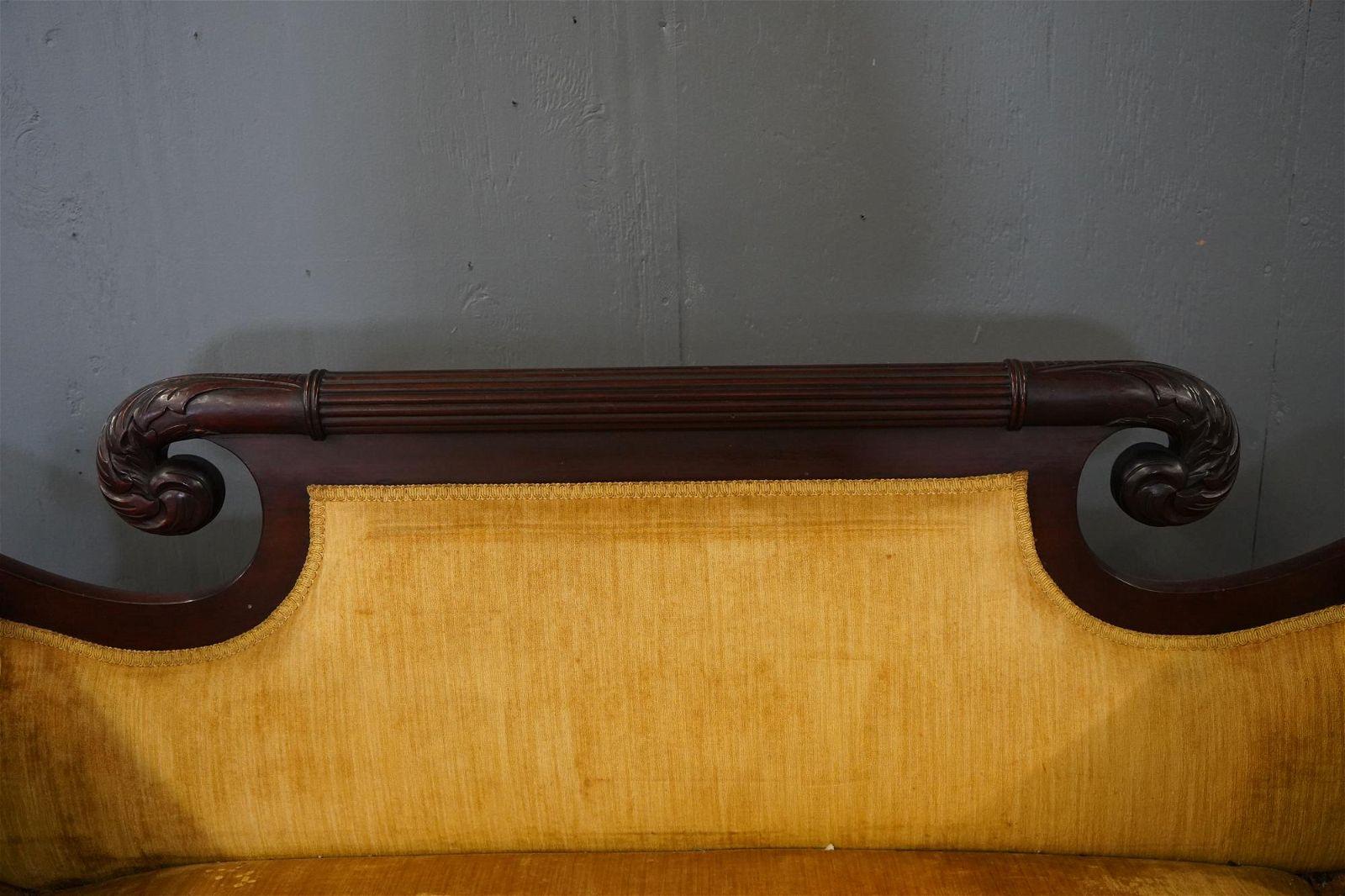 Antikes, hochgeschnitztes Mahagoni-Sofa aus der amerikanischen Federal-Periode, um 1800 im Angebot 3