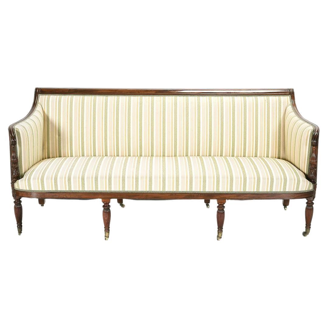 Antikes amerikanisches Massachusetts Federal geschnitztes Mahagoni-Sofa aus der Zeit der Periode um 1800 im Angebot