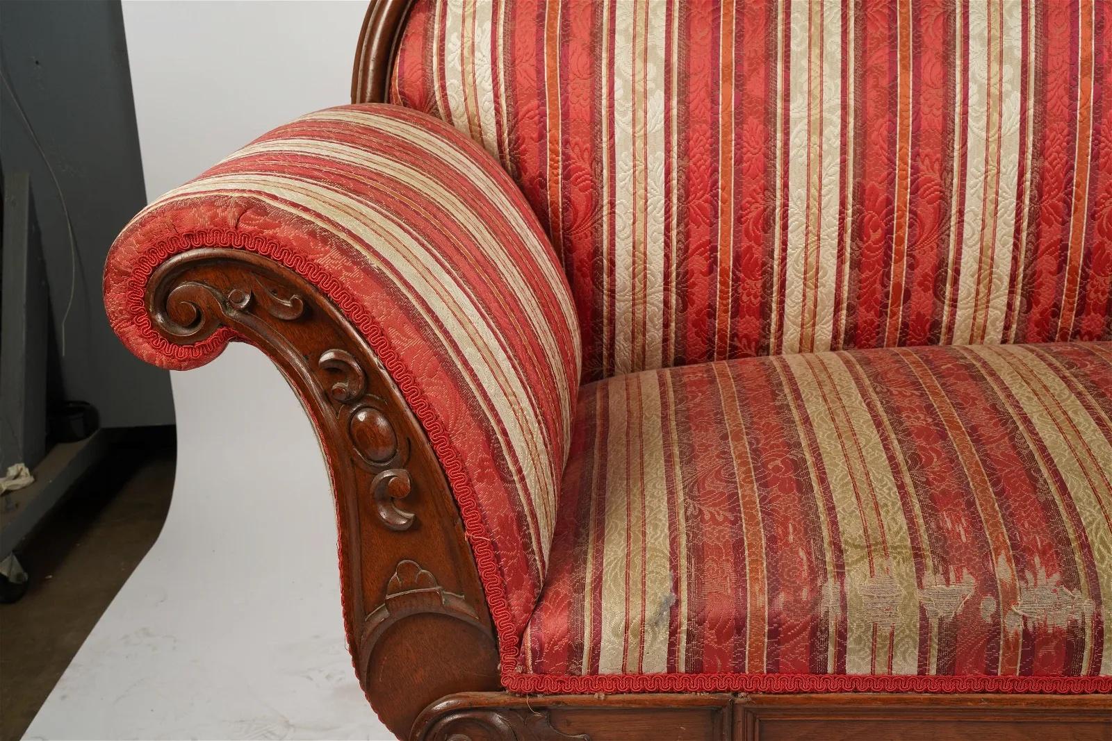 Period Antique American Victorian Rococo Revival Carved Walnut Sofa Circa 1850 In Good Condition For Sale In Los Angeles, CA