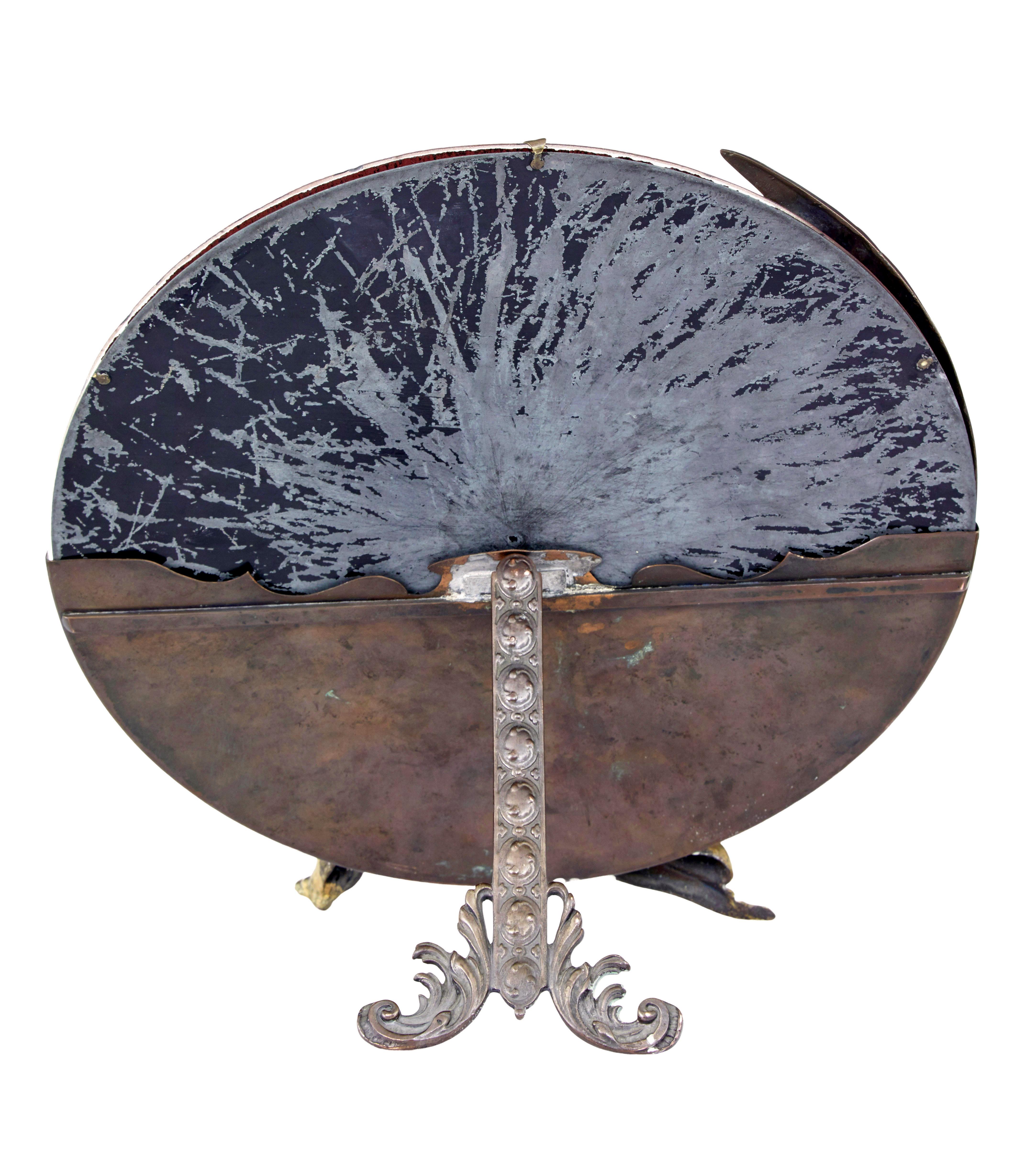 Sculpté à la main Miroir de table art déco en bronze et laiton d'époque en vente