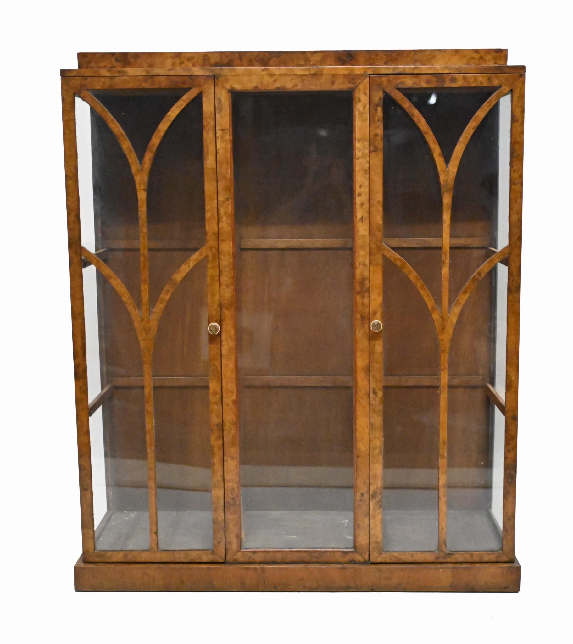 Elegant period art deco china or display cabinet in burr walnu
Circa 1930s on this piece of classic Roaring Twenties interiors
Clean and minimal design great for modern interiors
Viewings available by appointment
Offered in great shape ready for