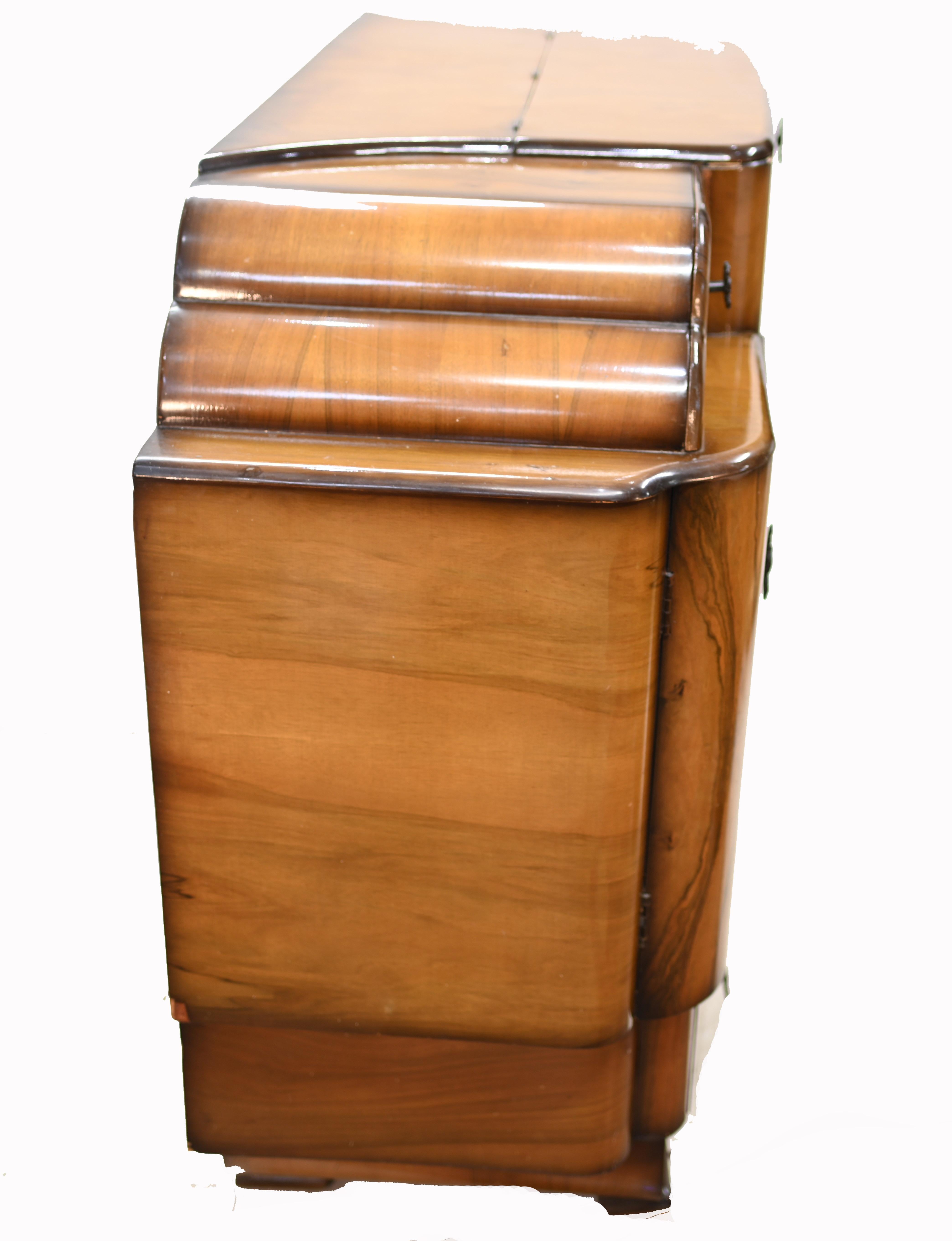 Mid-20th Century Period Art Deco Cocktail Cabinet Vintage Drinks Chest 1930