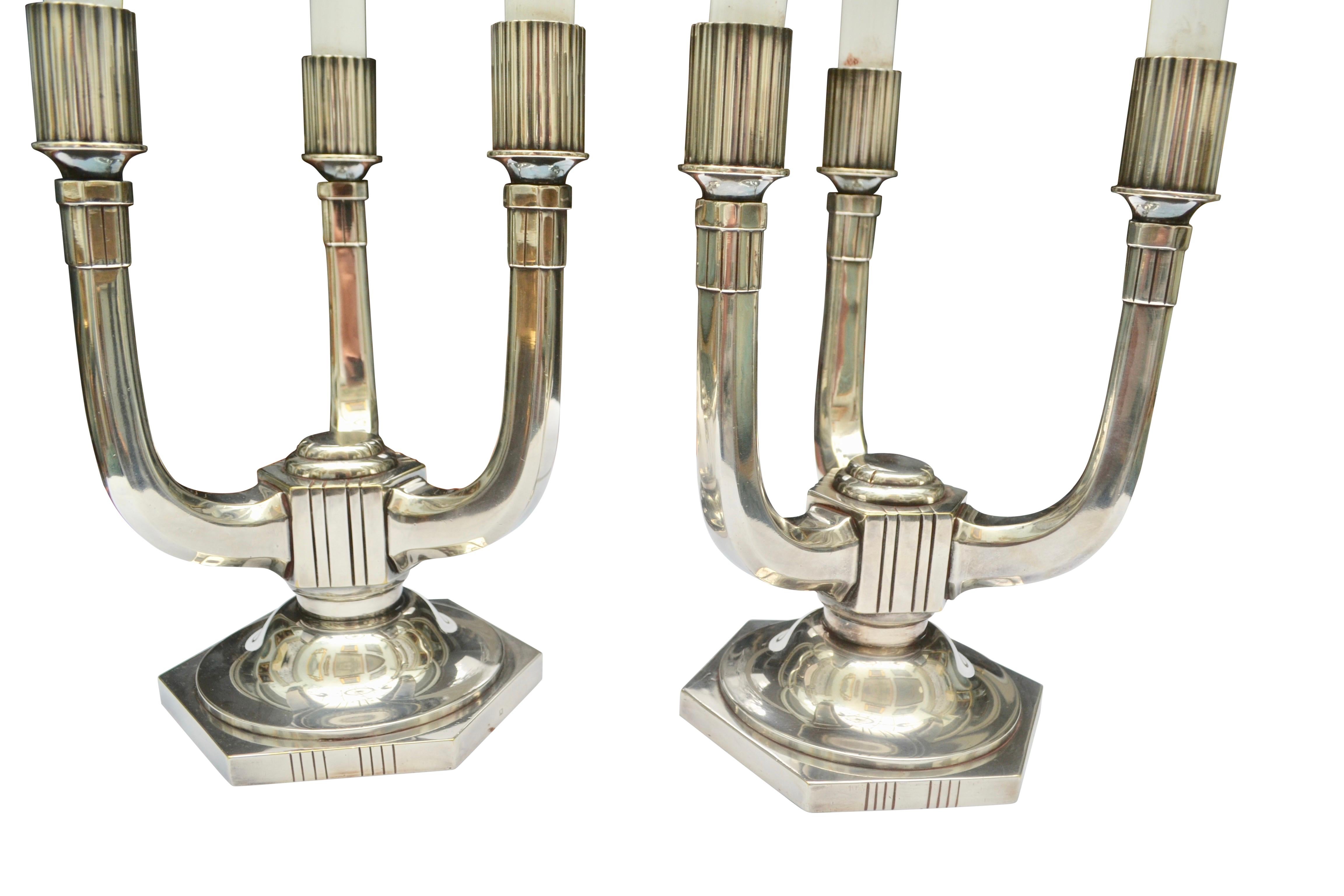 Francese Lampade e candelieri d'epoca in bronzo argentato Art Deco in vendita