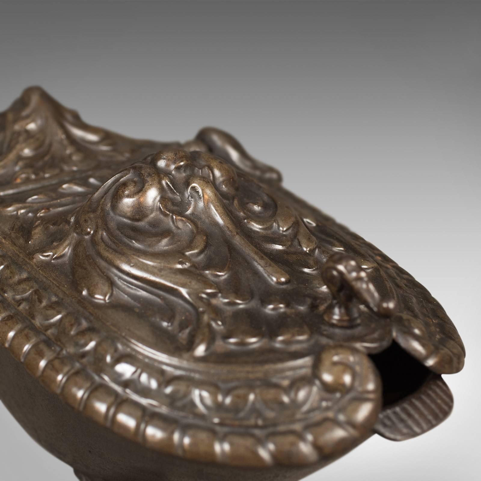 Carbonera Art Nouveau de época, antigua papelera victoriana junto a la chimenea, hacia 1900 Hierro en venta