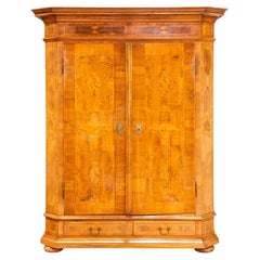 Ancienne armoire autrichienne Biedermeier en marqueterie de ronce de noyer Circa 1820