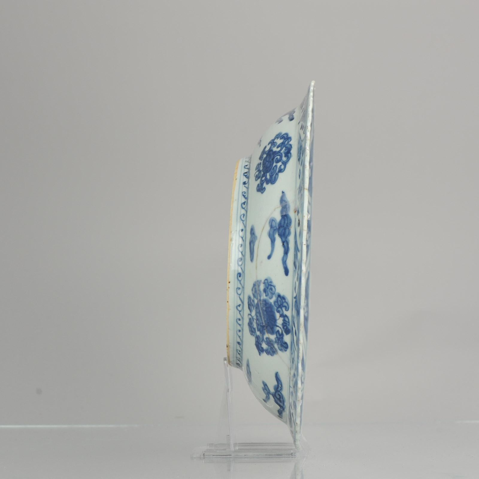 Large and very nice Blue and White Charger/Dish from the Ming Period. Jiajing. Absolute cool item marked Ming

Additional information:
Material: Porcelain
Period: 17th century Qing (1661 - 1912)
Condition: Restored piece, plus 1 line. firing flaw in