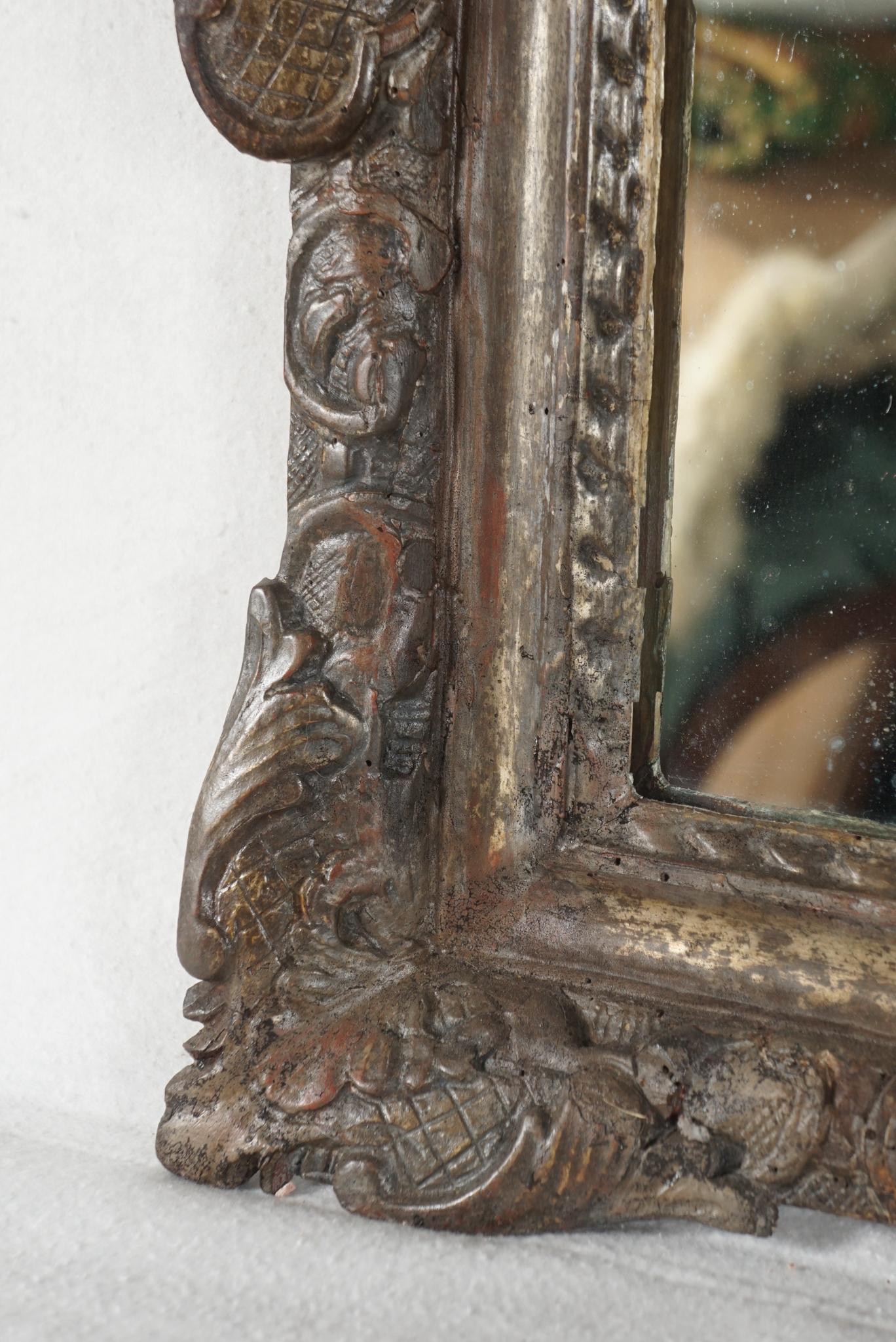 Miroir baroque hollandais d'époque en bois sculpté et argenté en vente 2