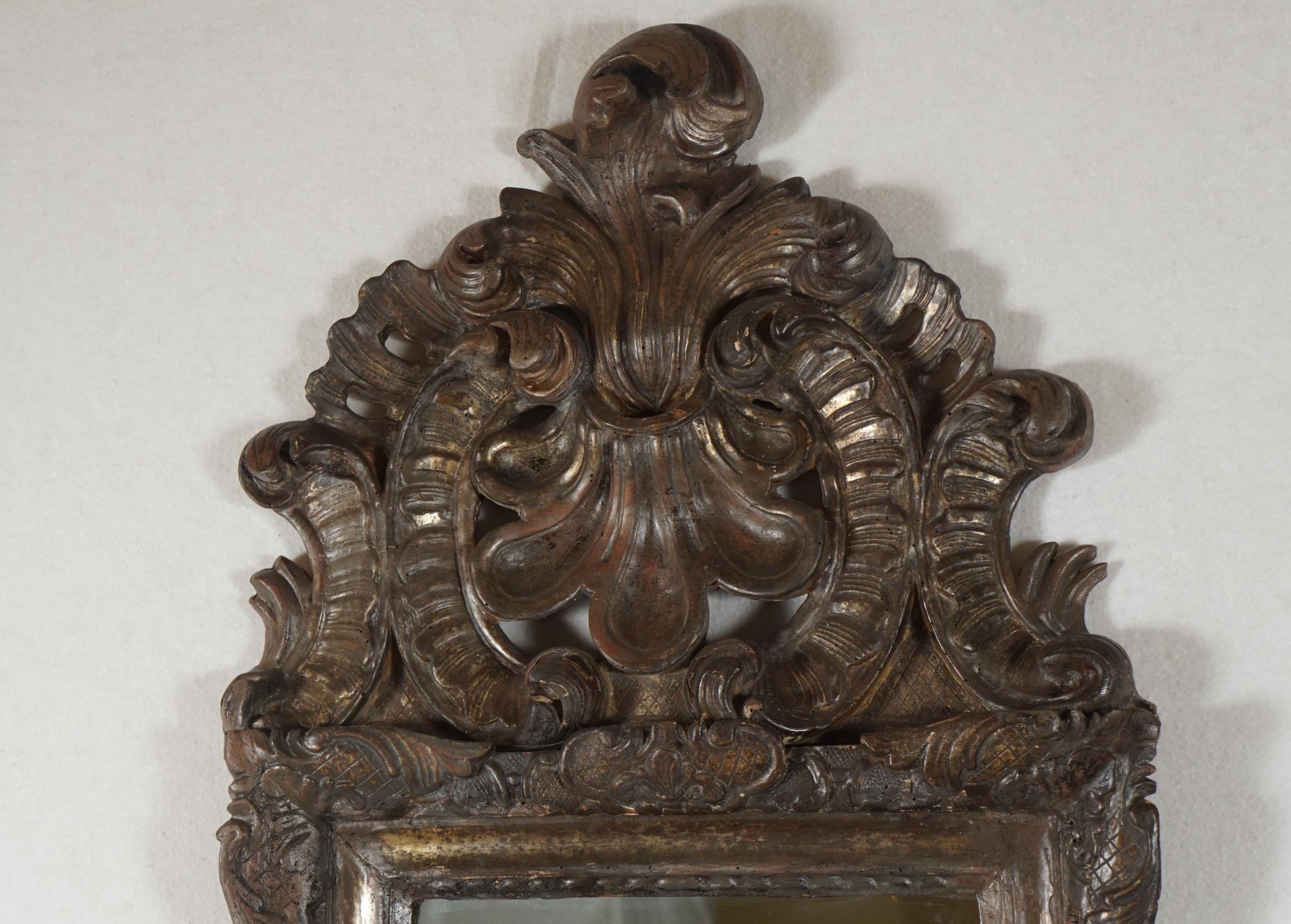 Baroque Miroir baroque hollandais d'époque en bois sculpté et argenté en vente