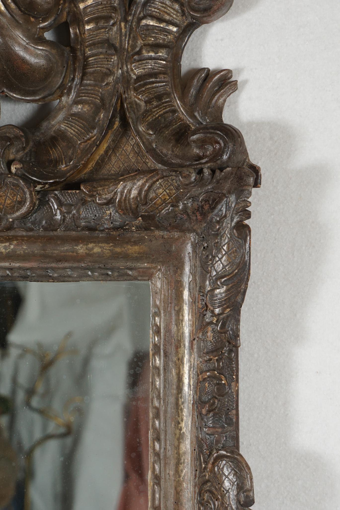 Néerlandais Miroir baroque hollandais d'époque en bois sculpté et argenté en vente