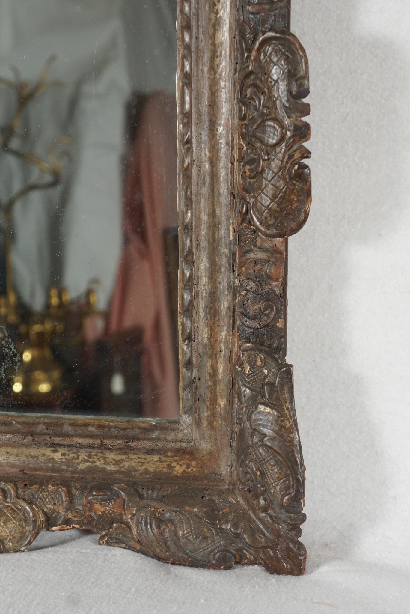 Miroir baroque hollandais d'époque en bois sculpté et argenté Bon état - En vente à Hudson, NY