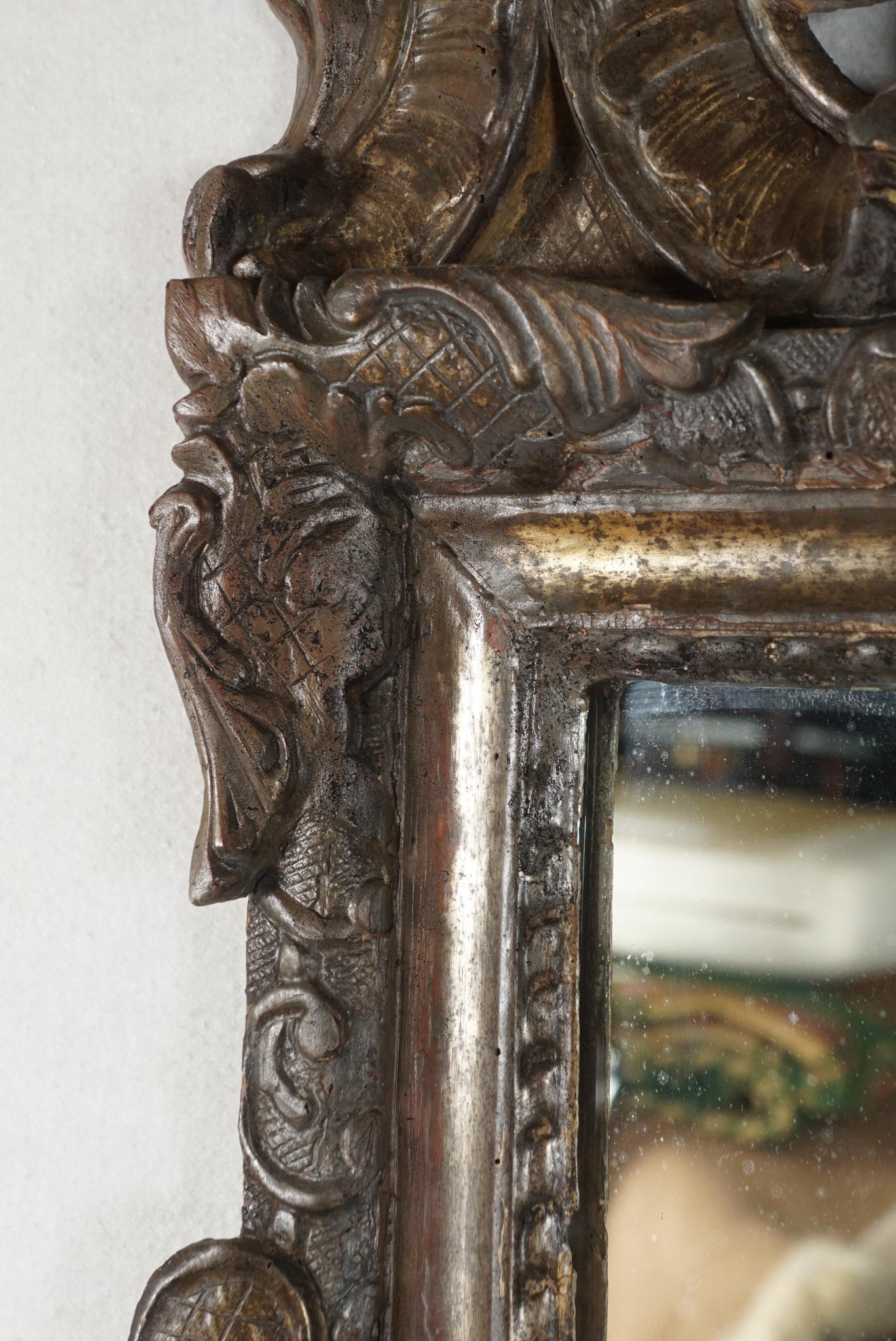Miroir baroque hollandais d'époque en bois sculpté et argenté en vente 1