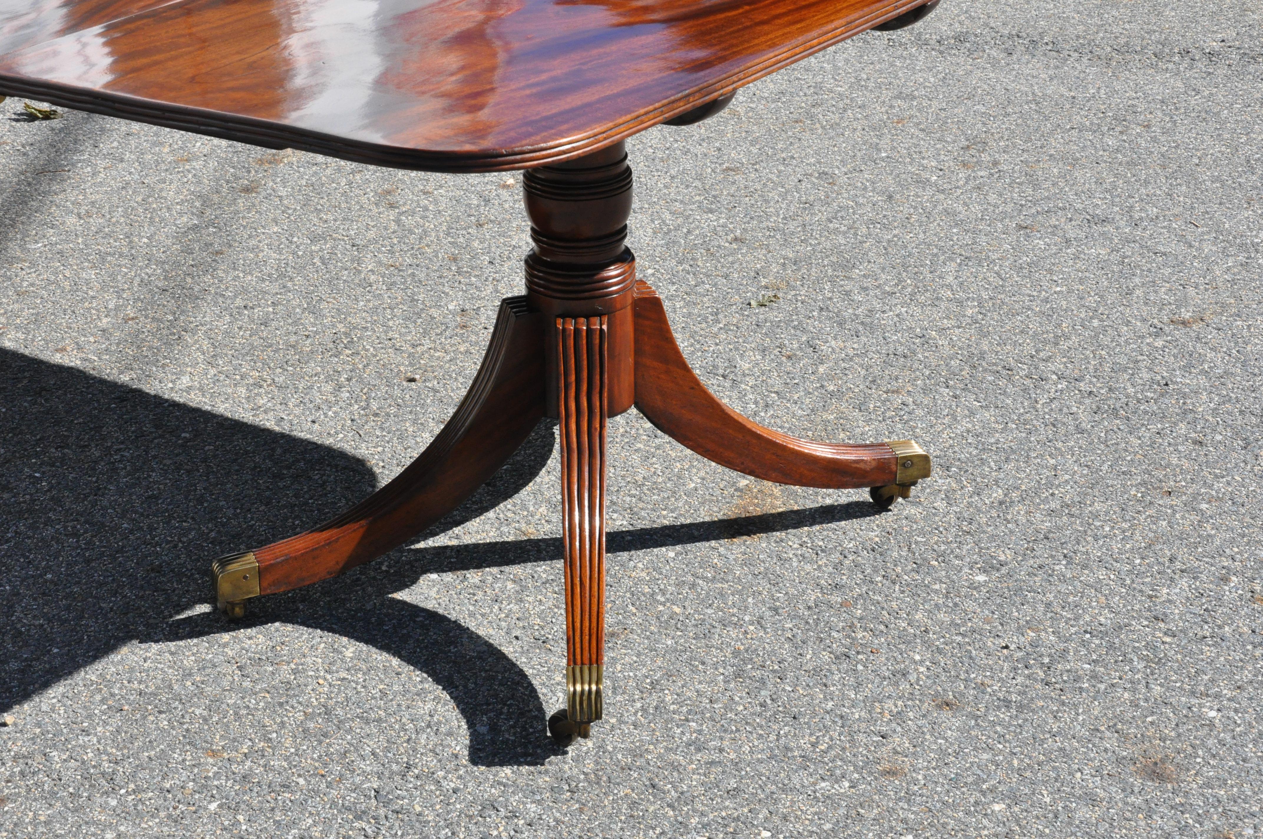 Mahogany Period Early 19th Century American Three Pedestal Dining Table