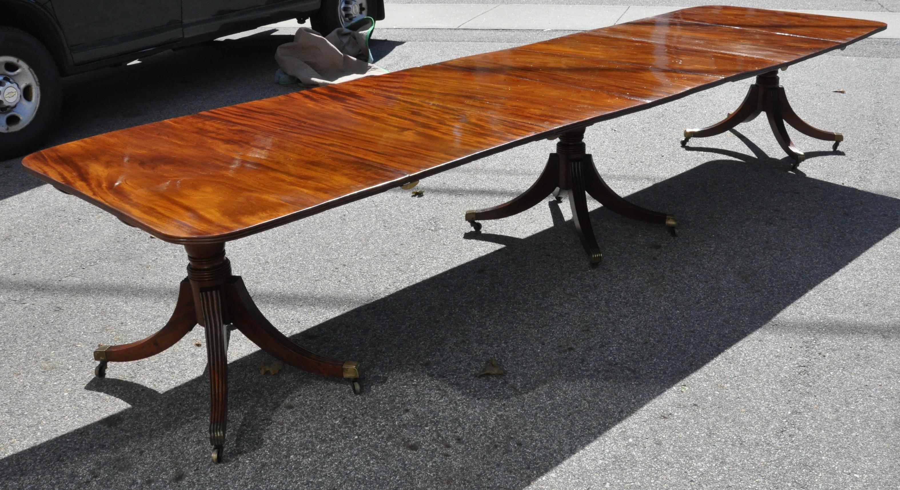 Period Early 19th Century American Three Pedestal Dining Table 3