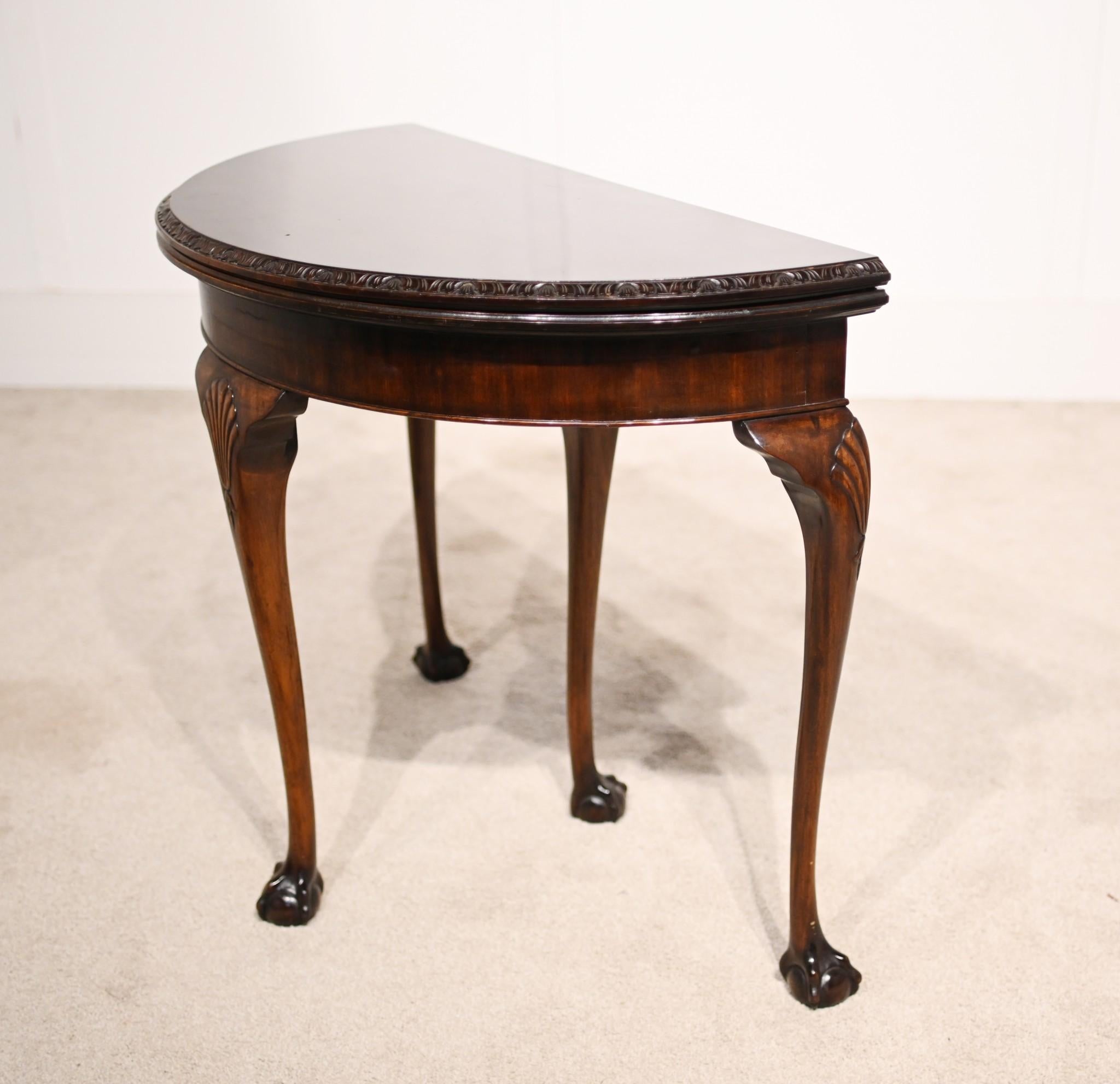 Acajou Table à cartes en acajou de l'époque édouardienne Jeux 1900 en vente