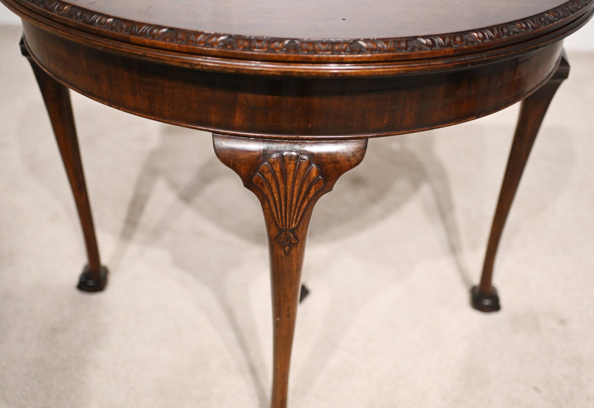 Table à cartes en acajou de l'époque édouardienne Jeux 1900 en vente 2