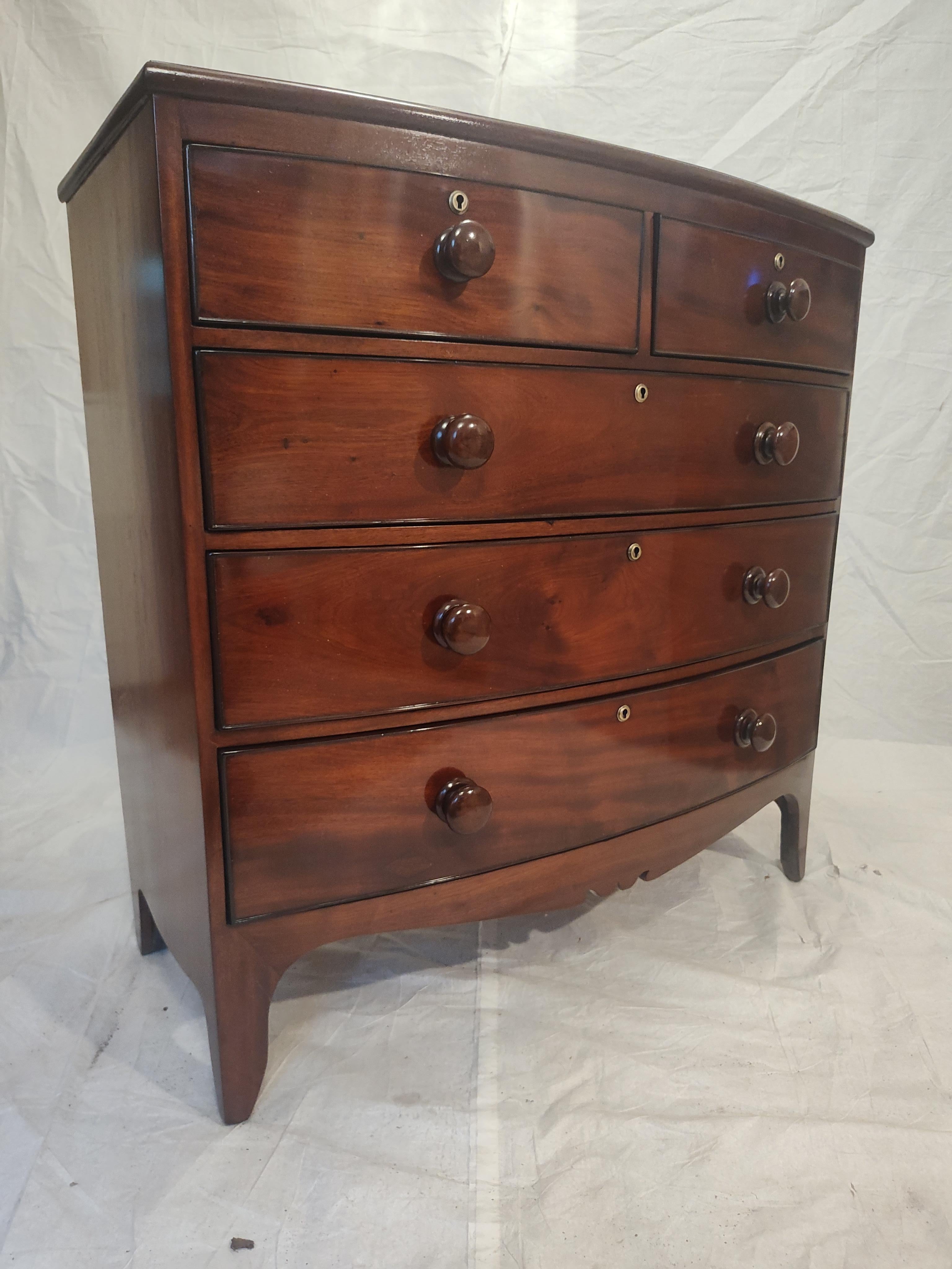 Period English Bowfront Chest In Excellent Condition For Sale In Acton, MA