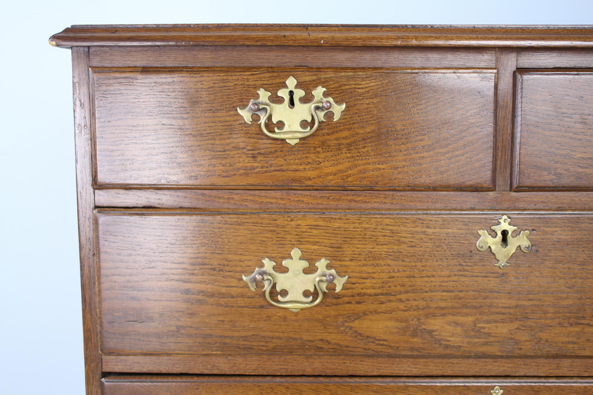 Period English Oak Chest of Drawers with Original Brasses In Good Condition For Sale In Port Chester, NY