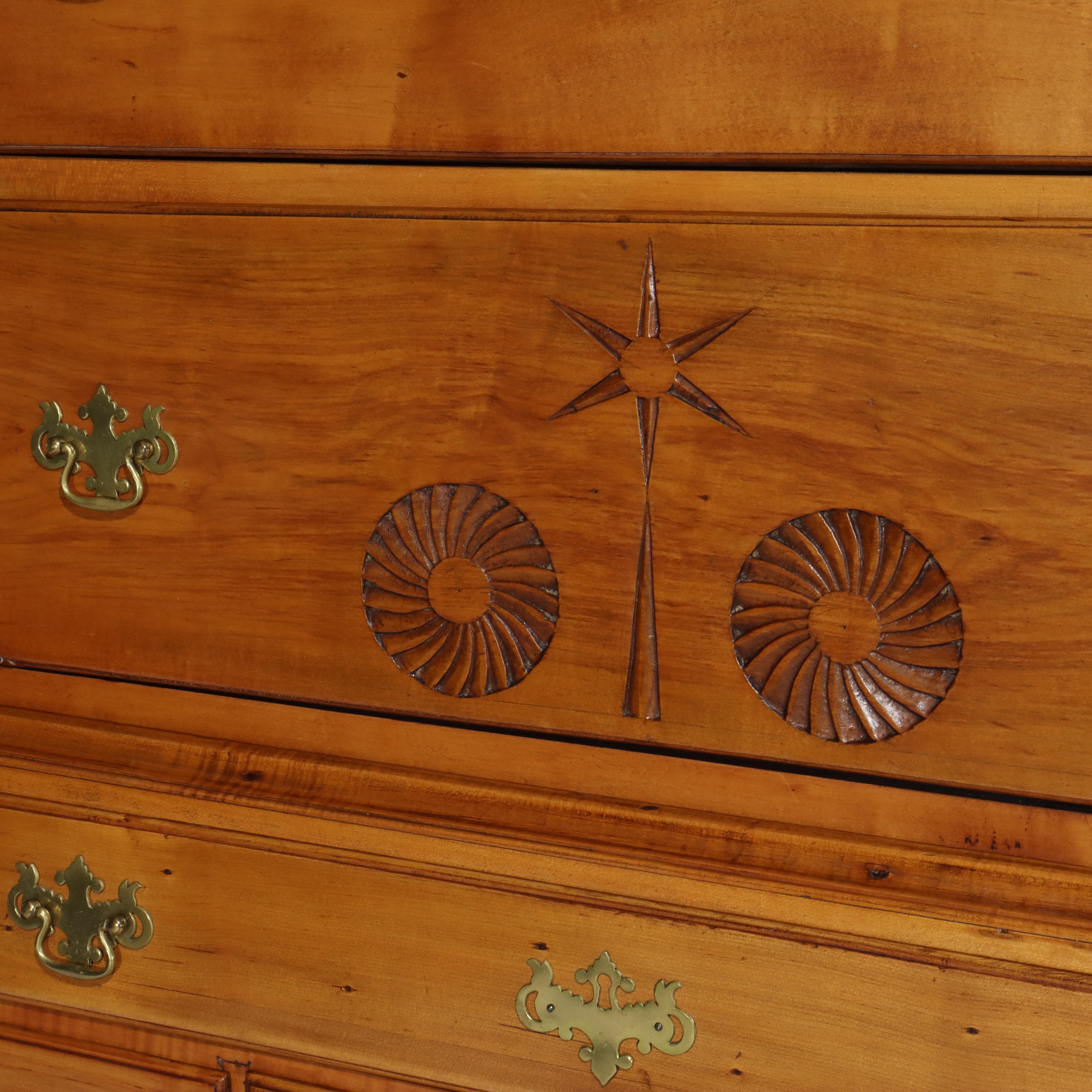 Period Federal Queen Anne Ahorn Highboy mit Rosette & Starburst-Muster C1790 im Angebot 2