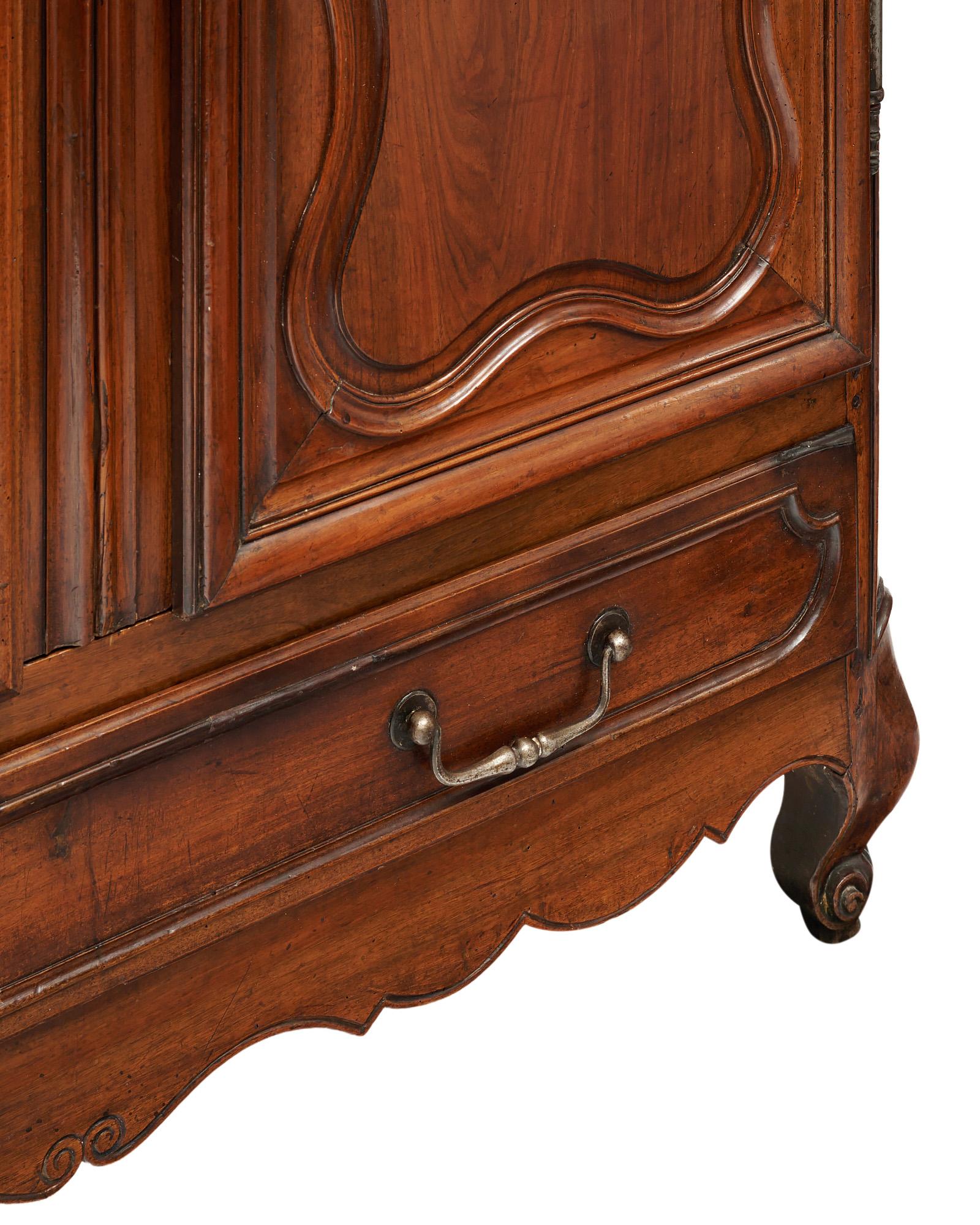 Period French Antique Louis XV Armoire In Good Condition For Sale In Austin, TX