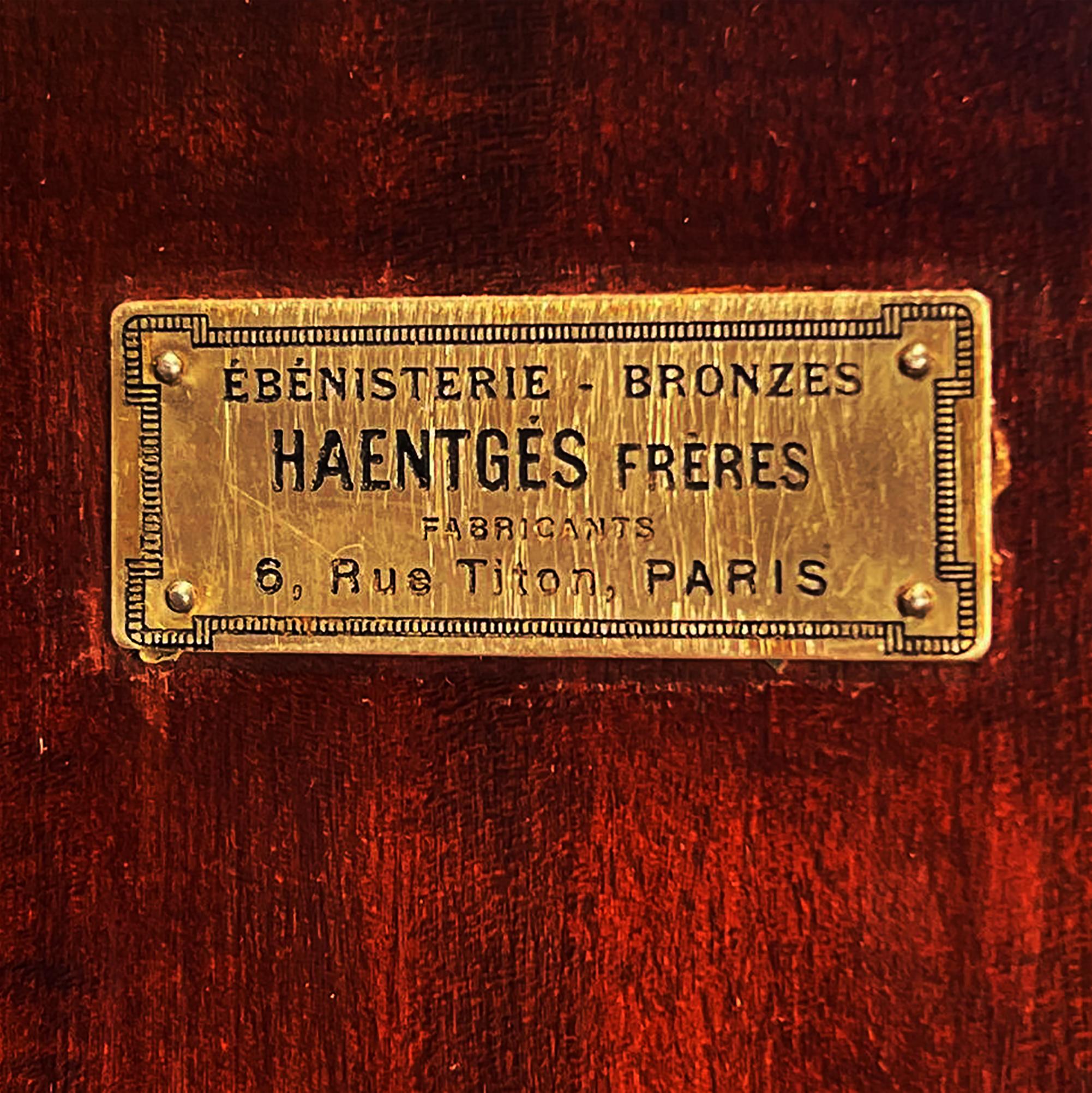 Cabinet d'époque Art Déco français en acajou Pudding et bronze doré en vente 3