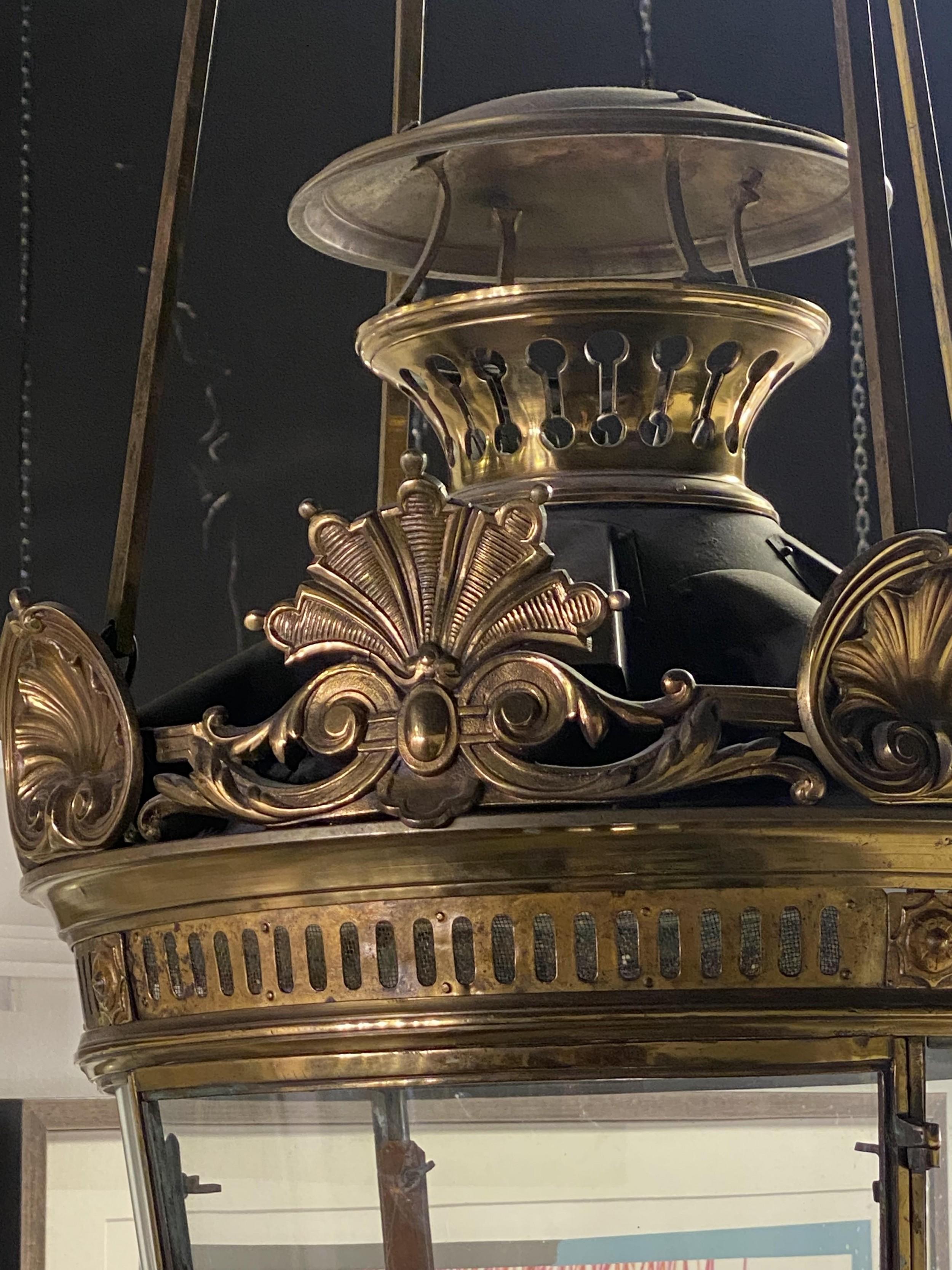 Vittoriano Lampadario a lanterna sospeso in bronzo francese d'epoca in vendita